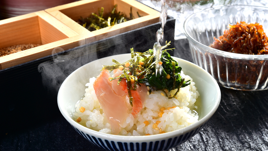 朝食バイキングの一例　出汁茶漬け