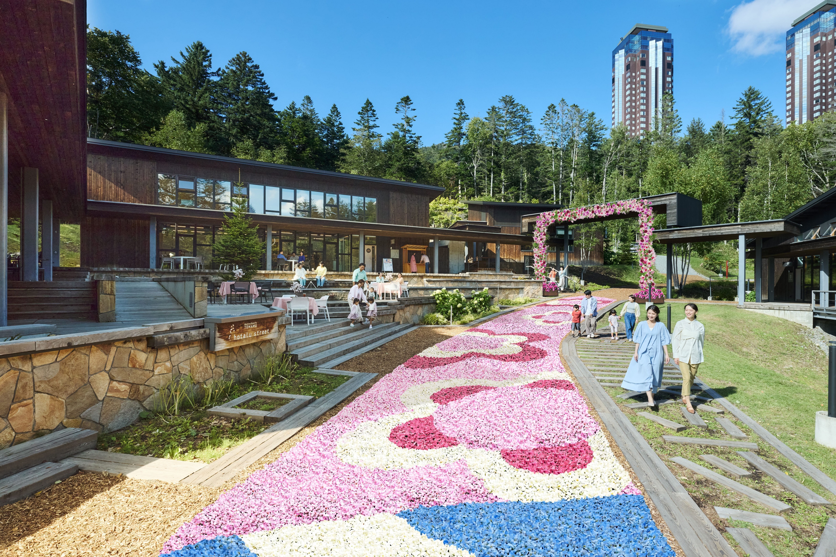 【リゾナーレトマム】花咲くトマム全景