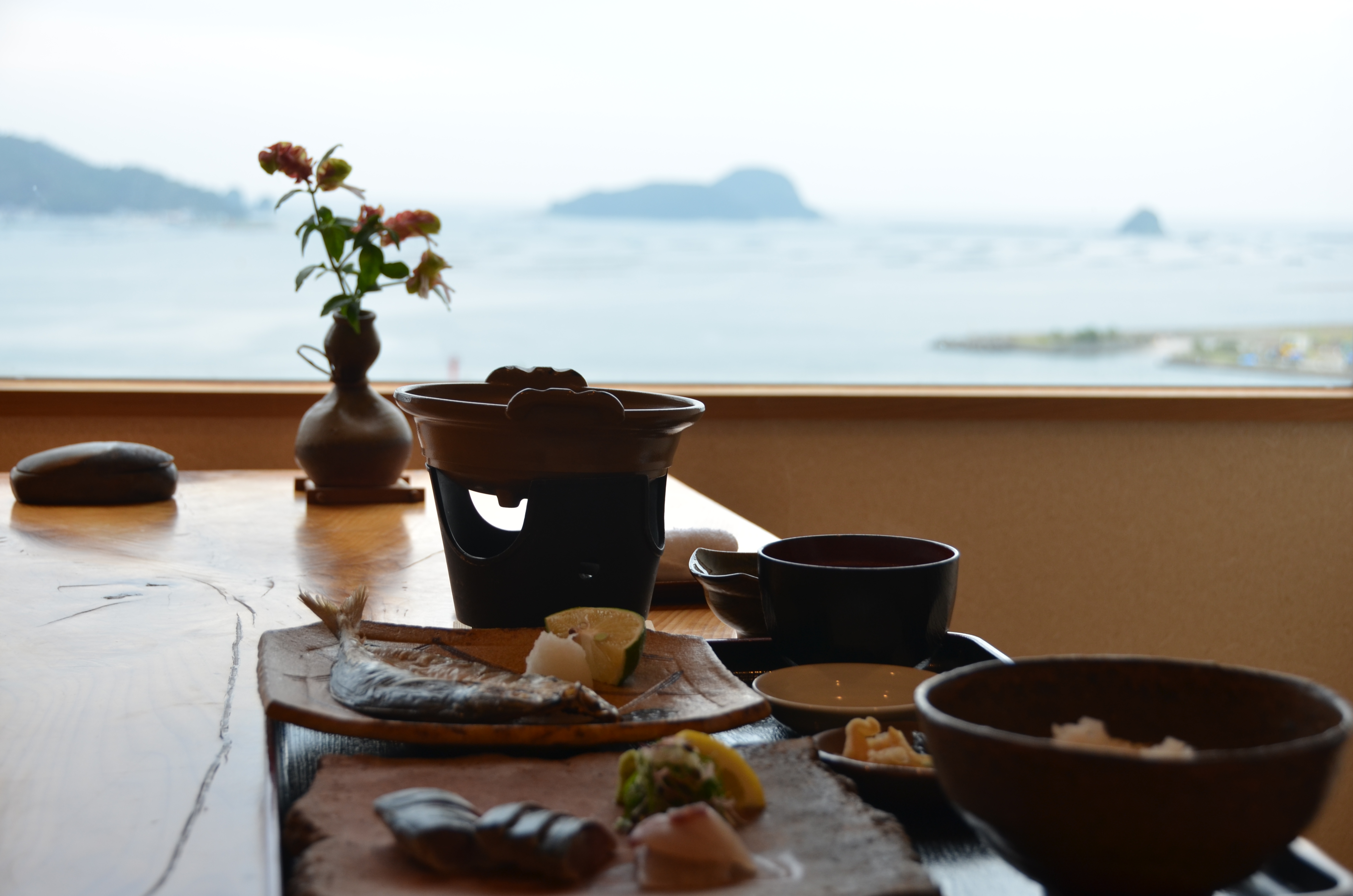 北浦湾を眺めながら、個室にてこだわりの朝食をお召し上がりください。