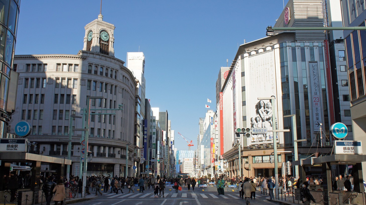 銀座の街並み★中央通りまですぐ！銀座の有名な和光時計台まで徒歩6分ほど