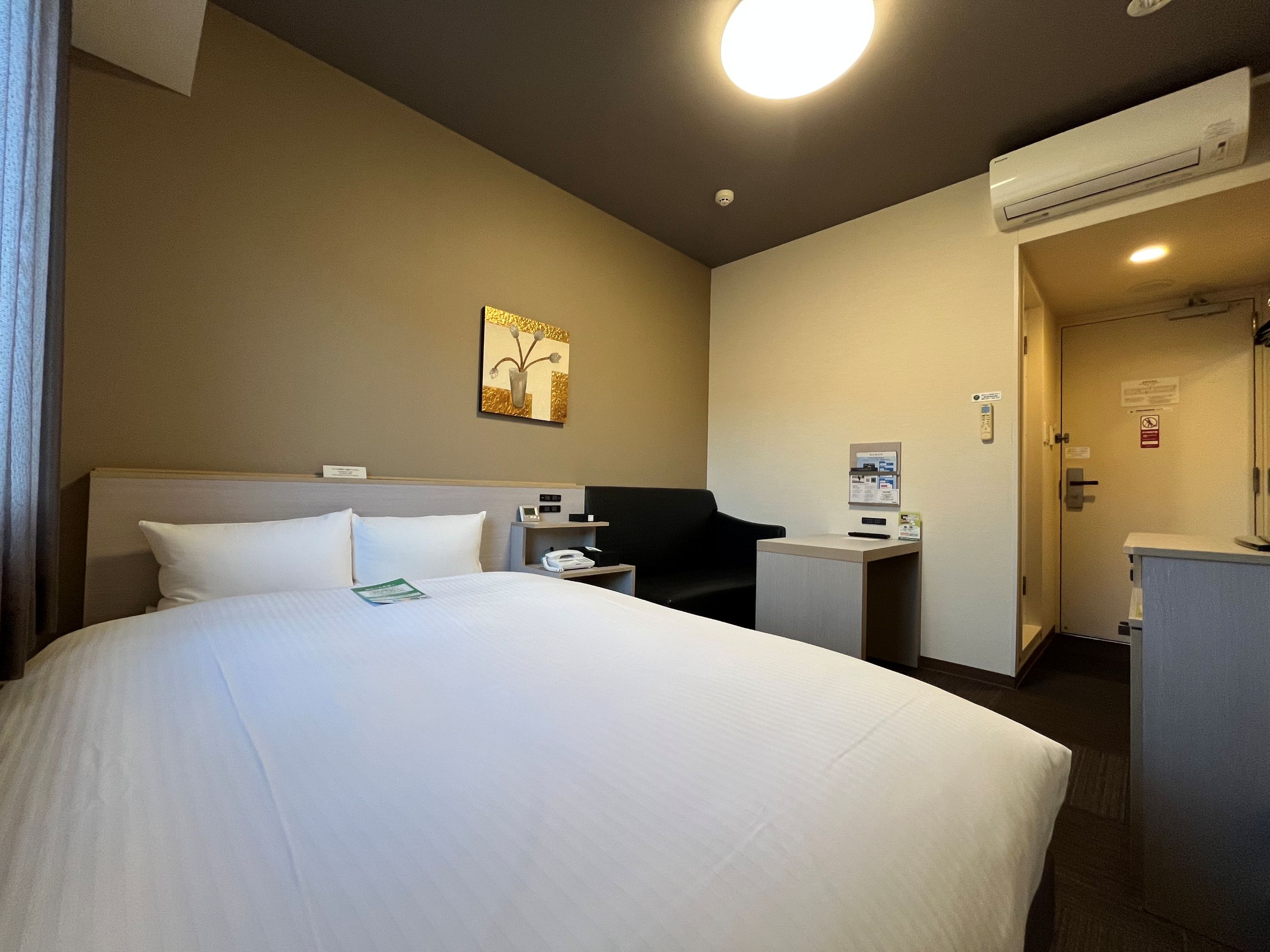 セミダブルルーム【13.68㎡】ベッドサイズ130&times;200(cm)