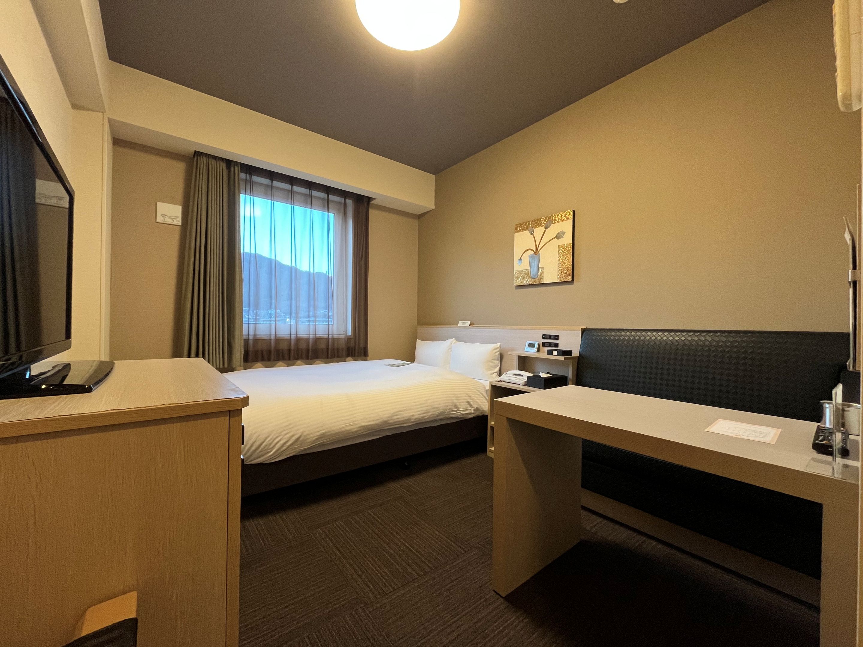 セミダブルルーム【13.68㎡】ベッドサイズ130&times;200(cm)