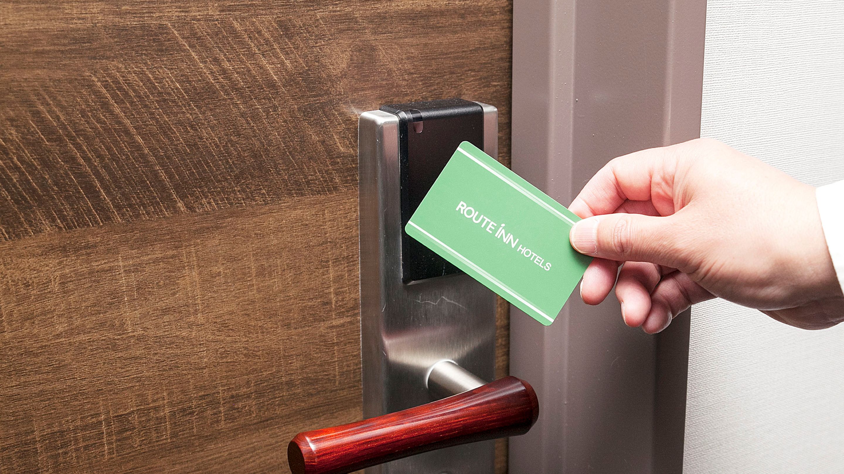 《全部屋オートロック対応でございます》