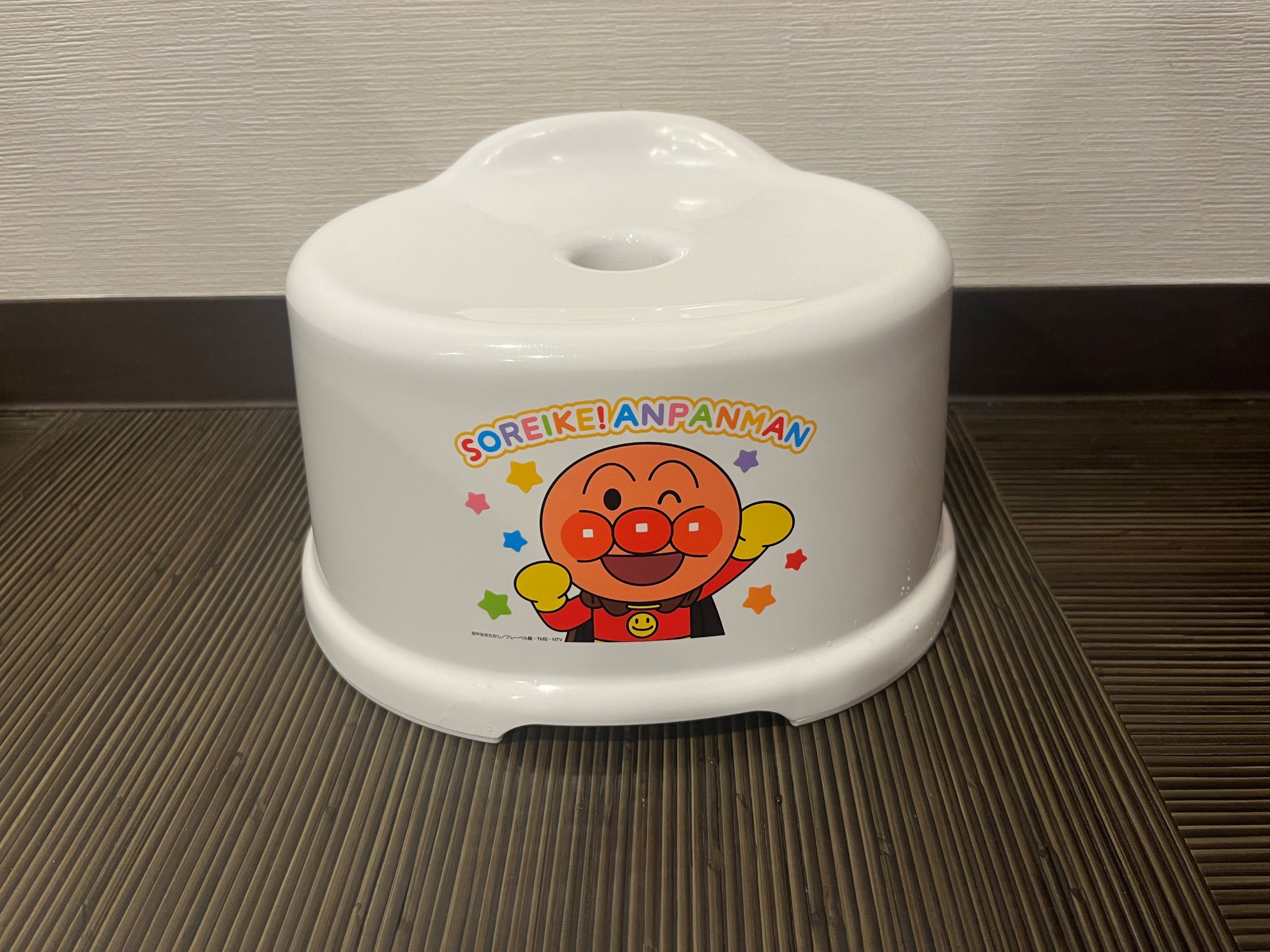 大浴場　お子様用椅子《大浴場内に常設しております》