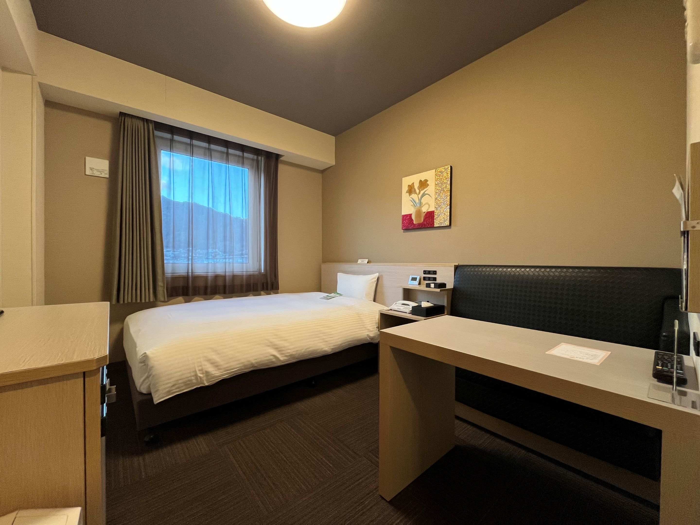 シングルルーム【13.68㎡】ベッドサイズ130&times;200(cm)