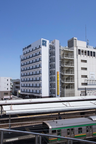 外観駅の向こう側から♪