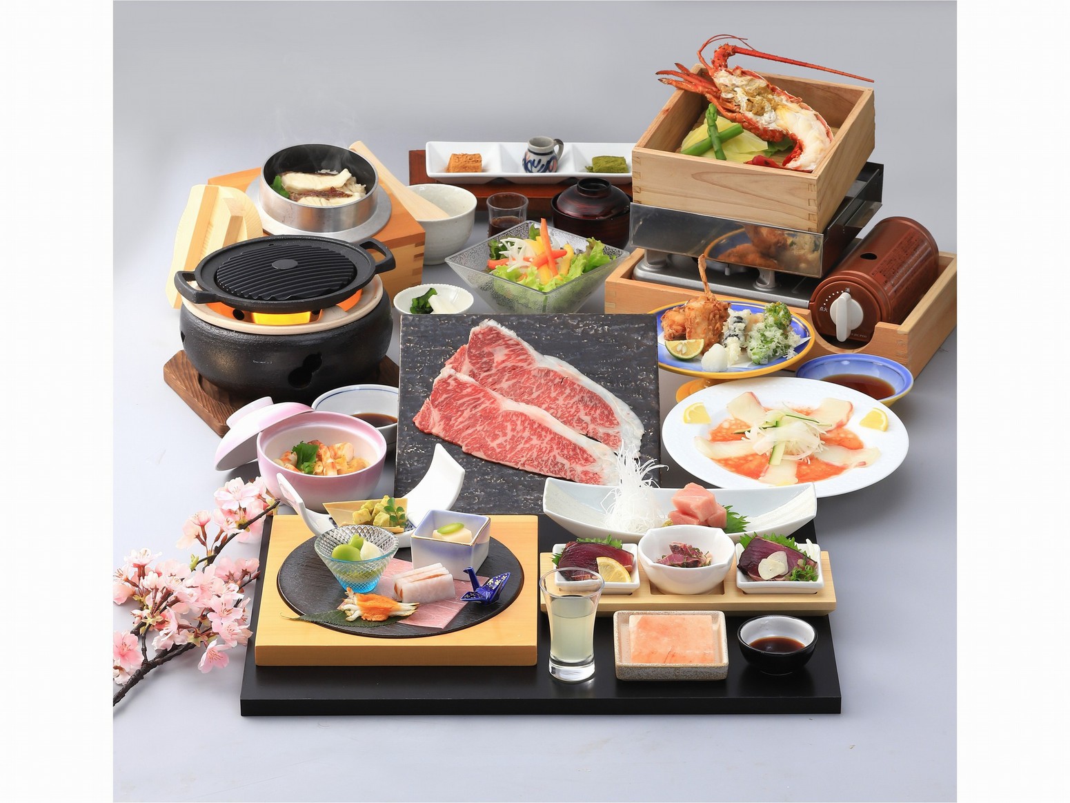 【旬の厳選懐石17品】料理長目利きの逸品が勢ぞろい！地元宿毛の食材が奏でる珠玉の懐石料理＜一泊二食＞