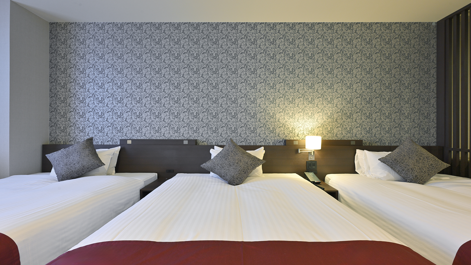 デラックストリプル