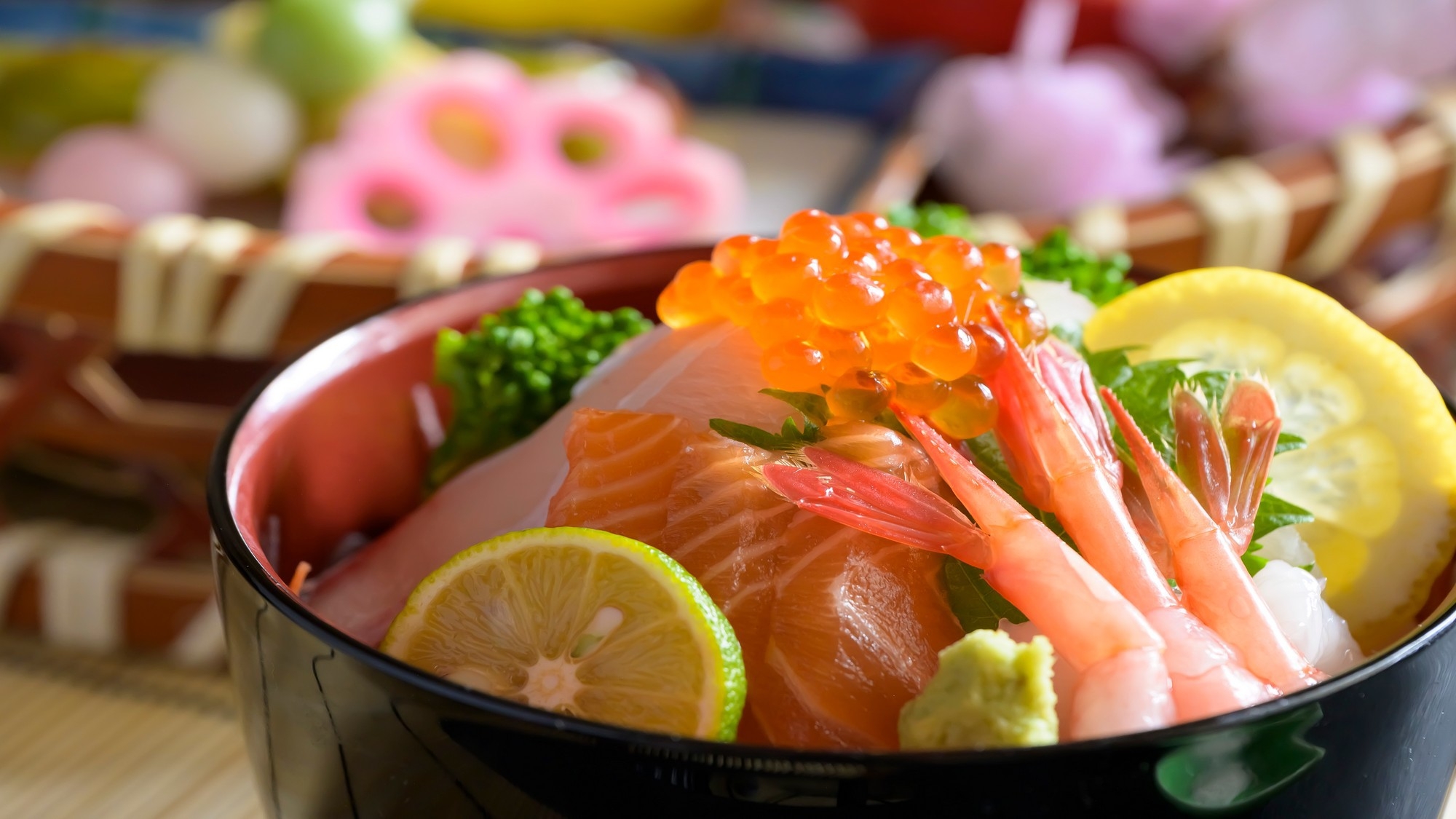 【春の日帰り〇桃色ランチ】春色の花かご盛りと旬の海鮮丼♪食後のアフタヌーンティーセットで春爛漫