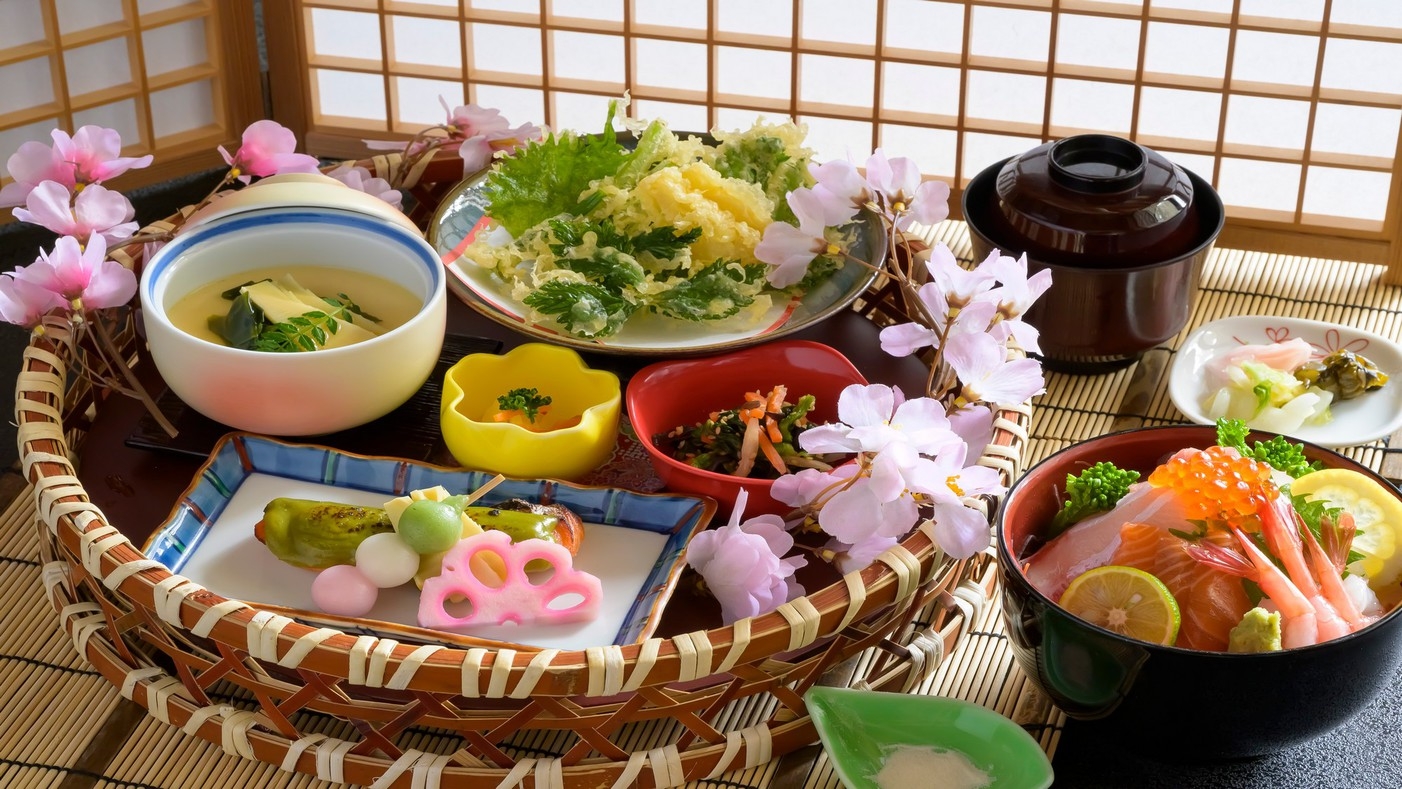 【春の日帰り〇桃色ランチ】春色の花かご盛りと旬の海鮮丼♪食後のアフタヌーンティーセットで春爛漫