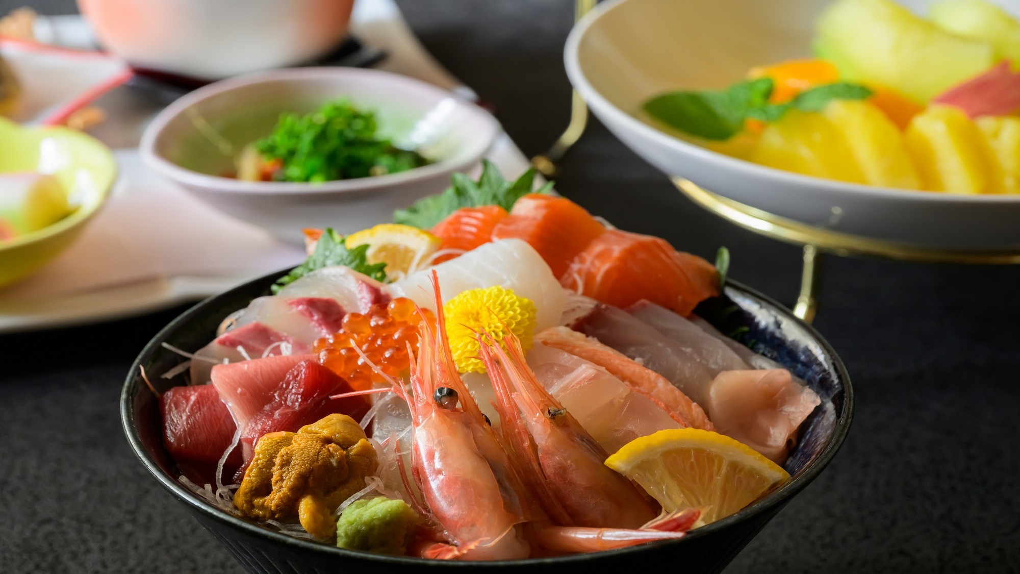 【春得スペシャル＜福井サーモン入り海鮮丼がメイン！桃色御膳＞】絶品！とろける福井サーモンに天ぷらも♪