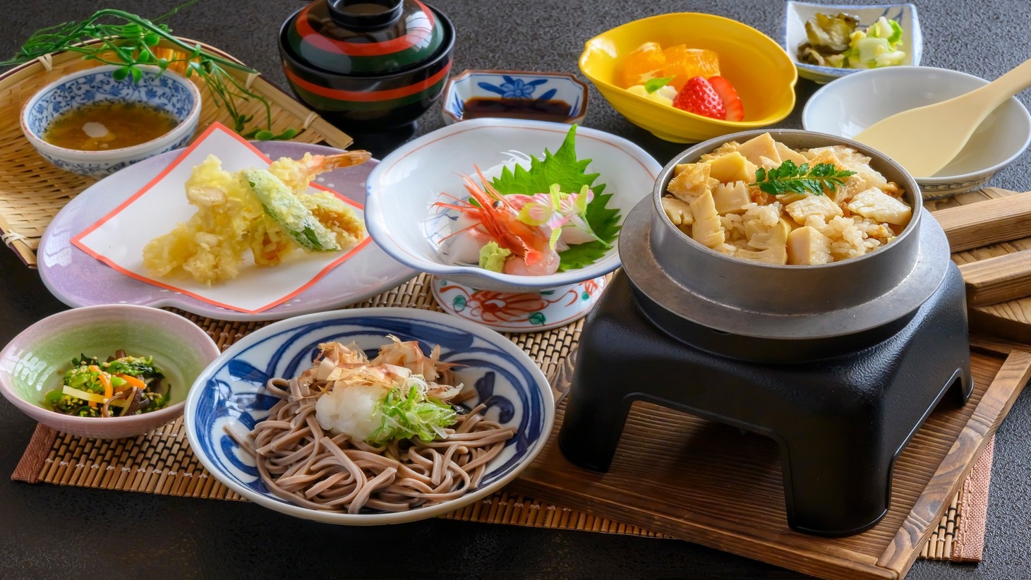 【平日限定でお得〇春得ゆったり＜たけのこ釜飯ご膳＞】13時から部屋＆風呂利用OK！ワンドリンク特典付