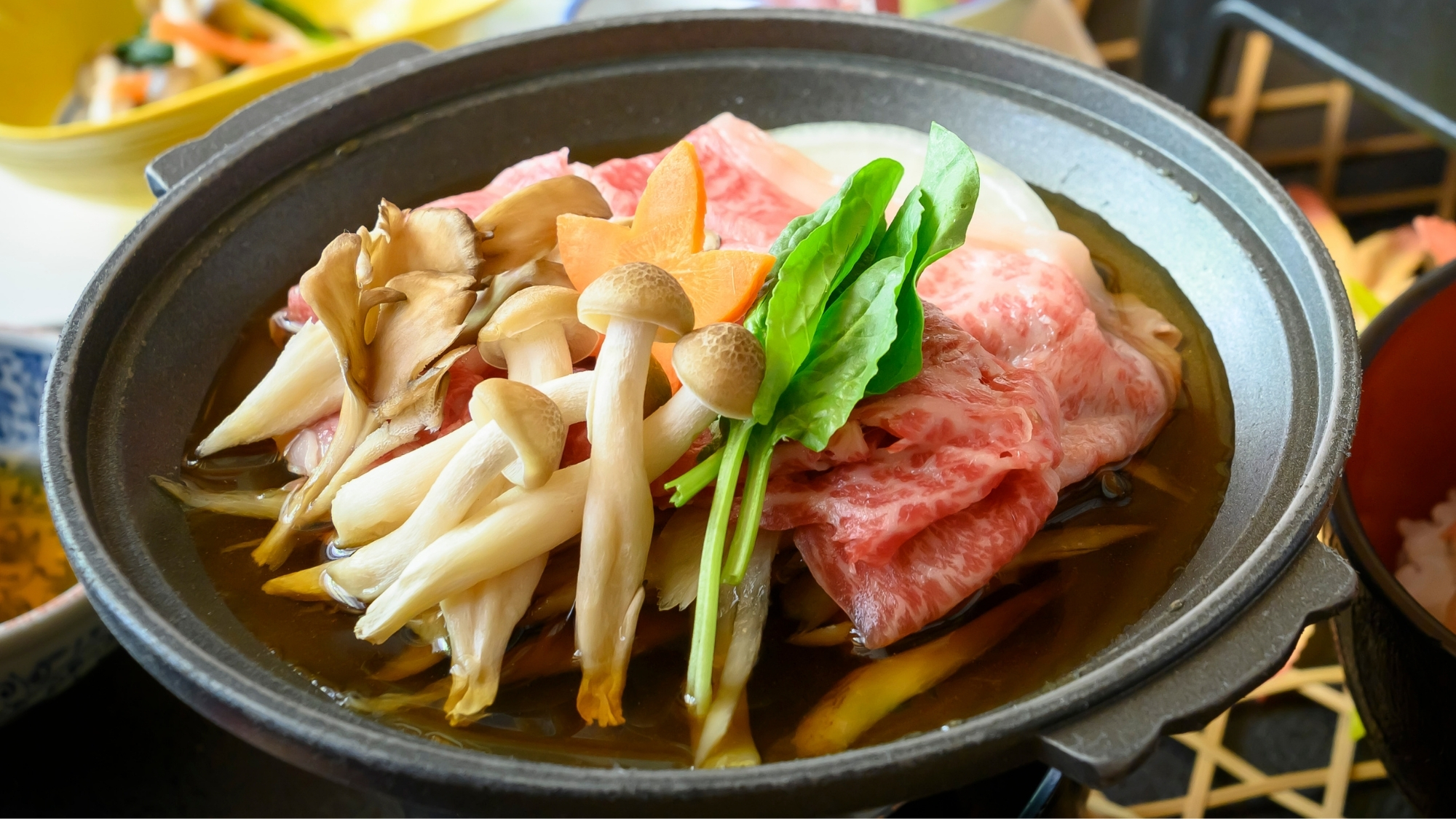 秋の味覚満載♪牛と九頭竜舞茸すき鍋【秋の華】