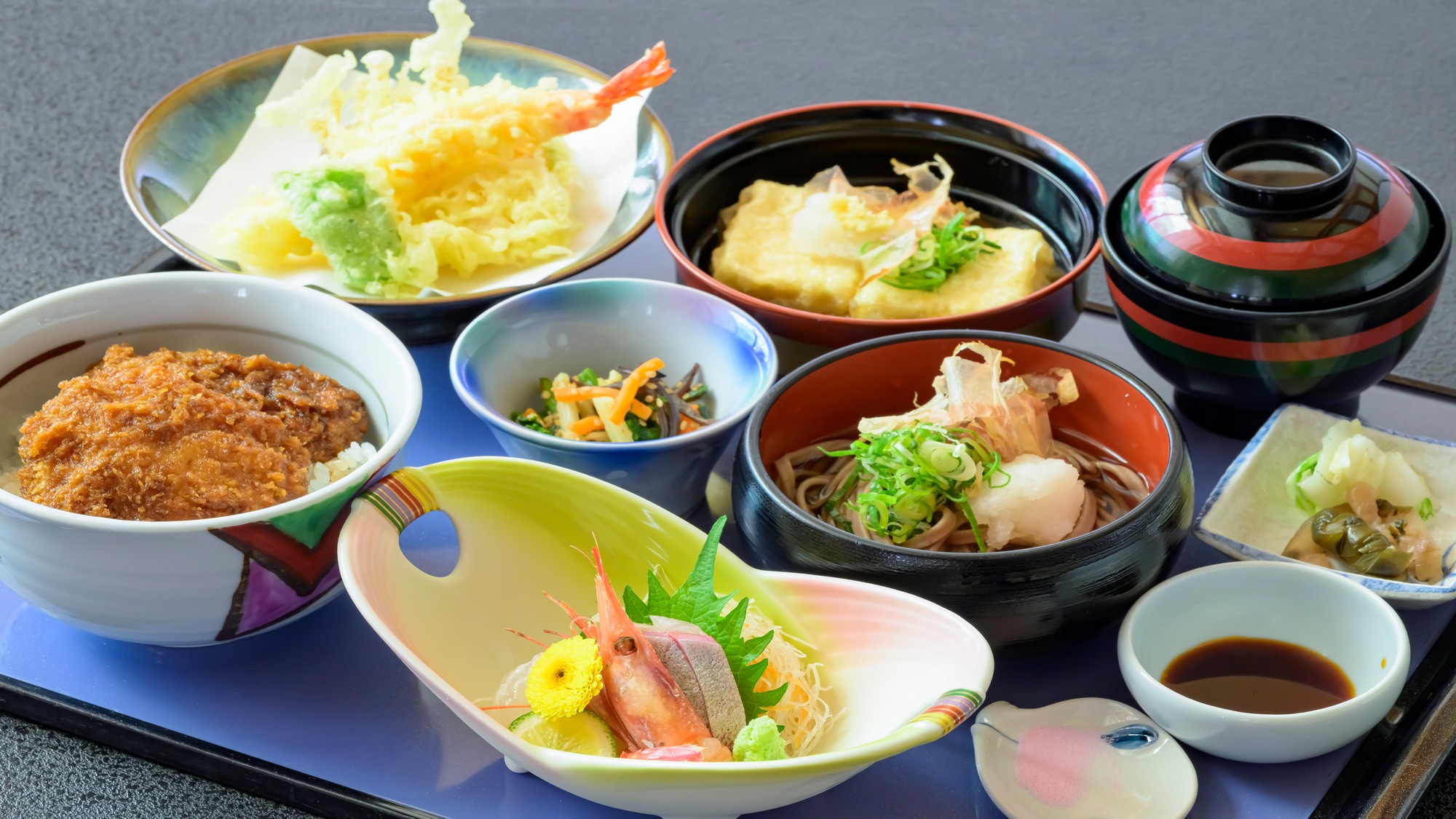 ミニソースカツ丼・ミニおろし蕎麦ほか〇福井の味お幸ざい満喫「福福御膳」