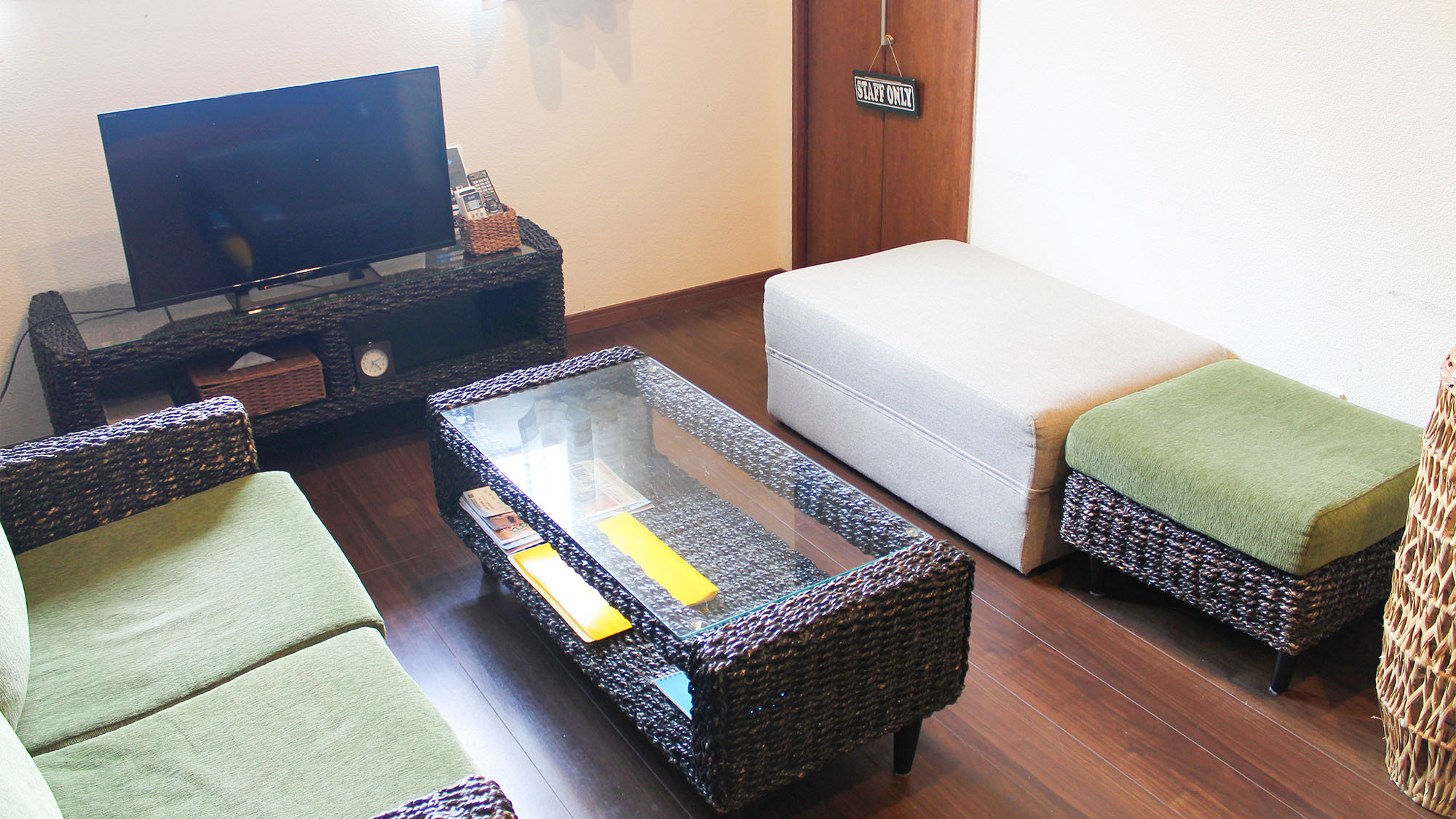 ・【虎・リビング】家族や友人と旅の思い出を語り合うのに十分な広さのゆったり空間