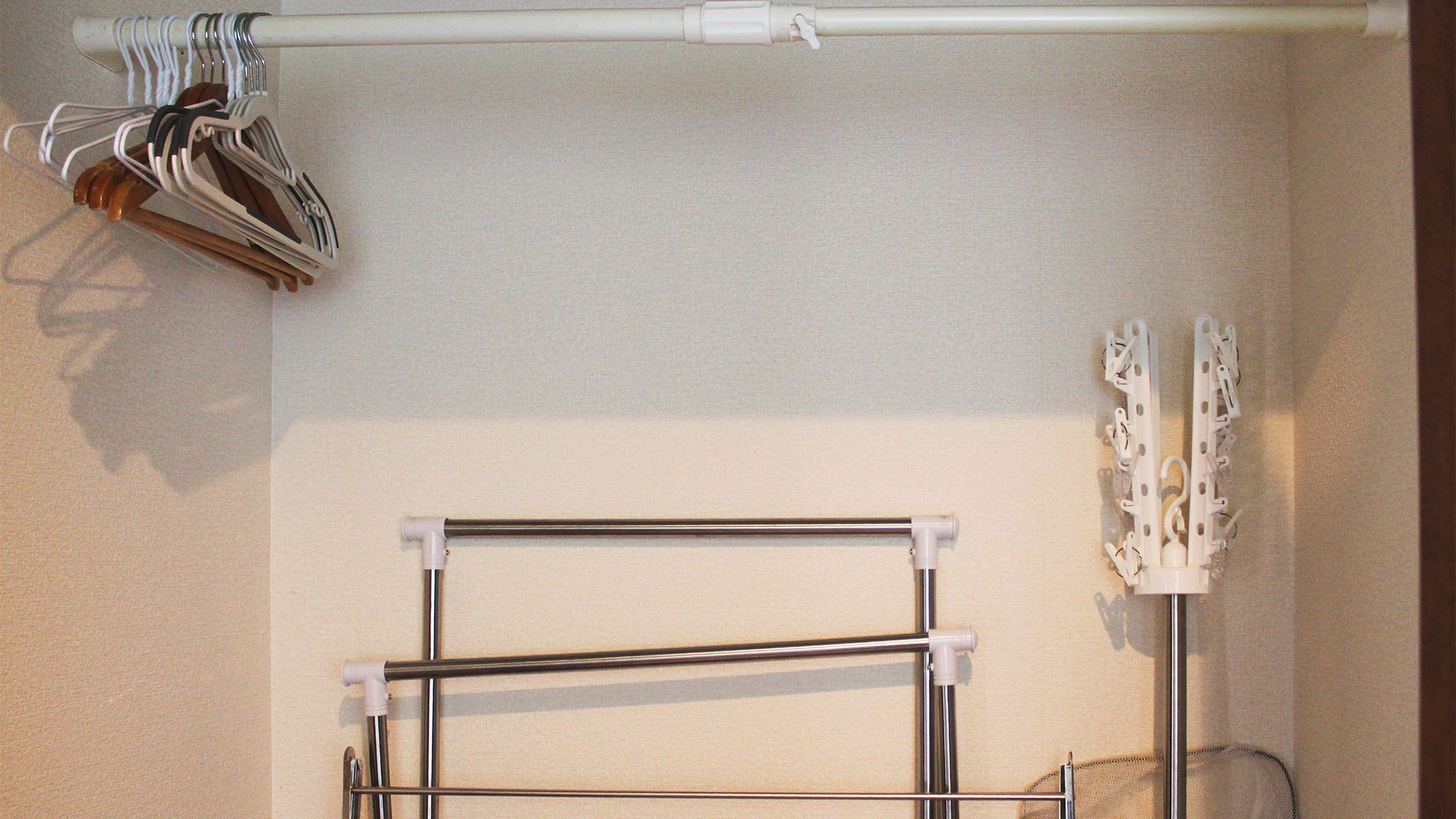 ・【クローゼット】旅の荷物をすっきりと収納しお部屋を広々とお使いください