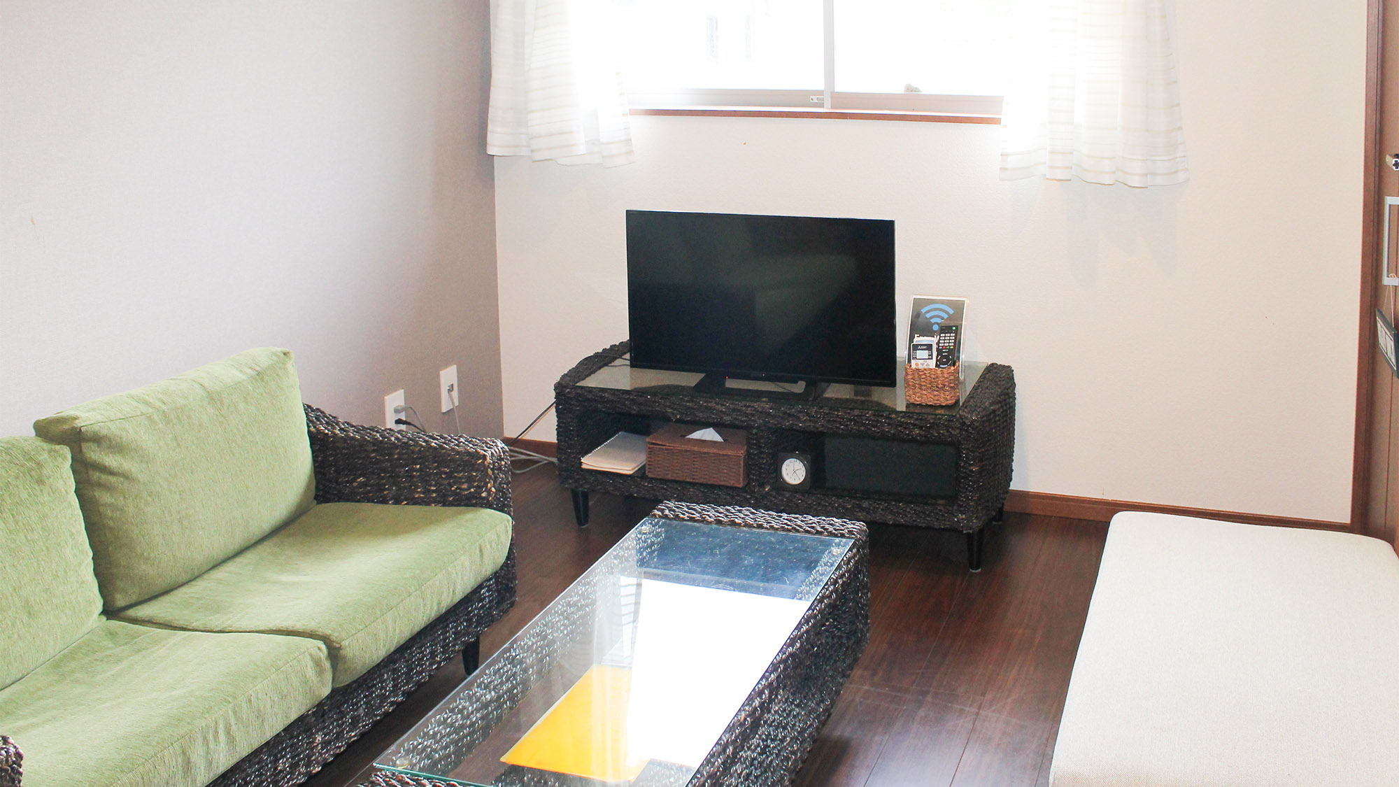 ・【虎・リビング】大きな窓から光が差し込む居心地の良い開放感あふれるリビング