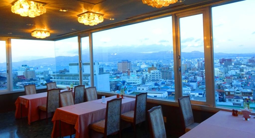 函館湾が一望　レストランからの風景