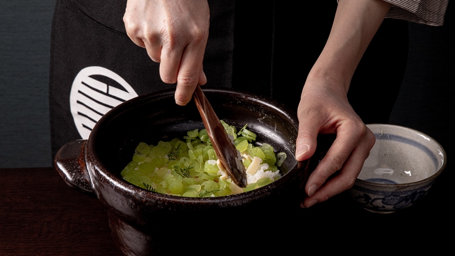 萃の膳／ご飯〈春のお料理〉竹の子と蕗の土鍋ご飯
