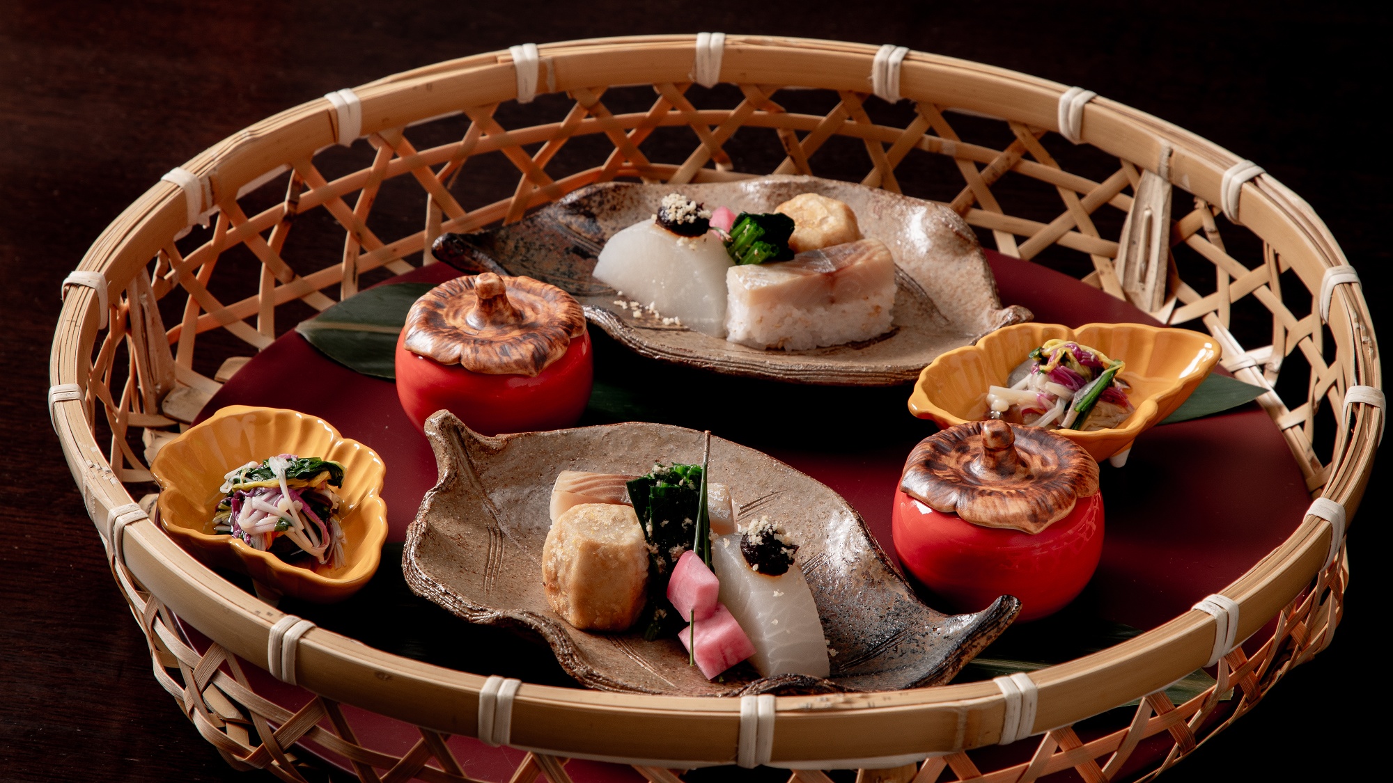 八寸＜冬のお料理＞大岩魚押し寿司他