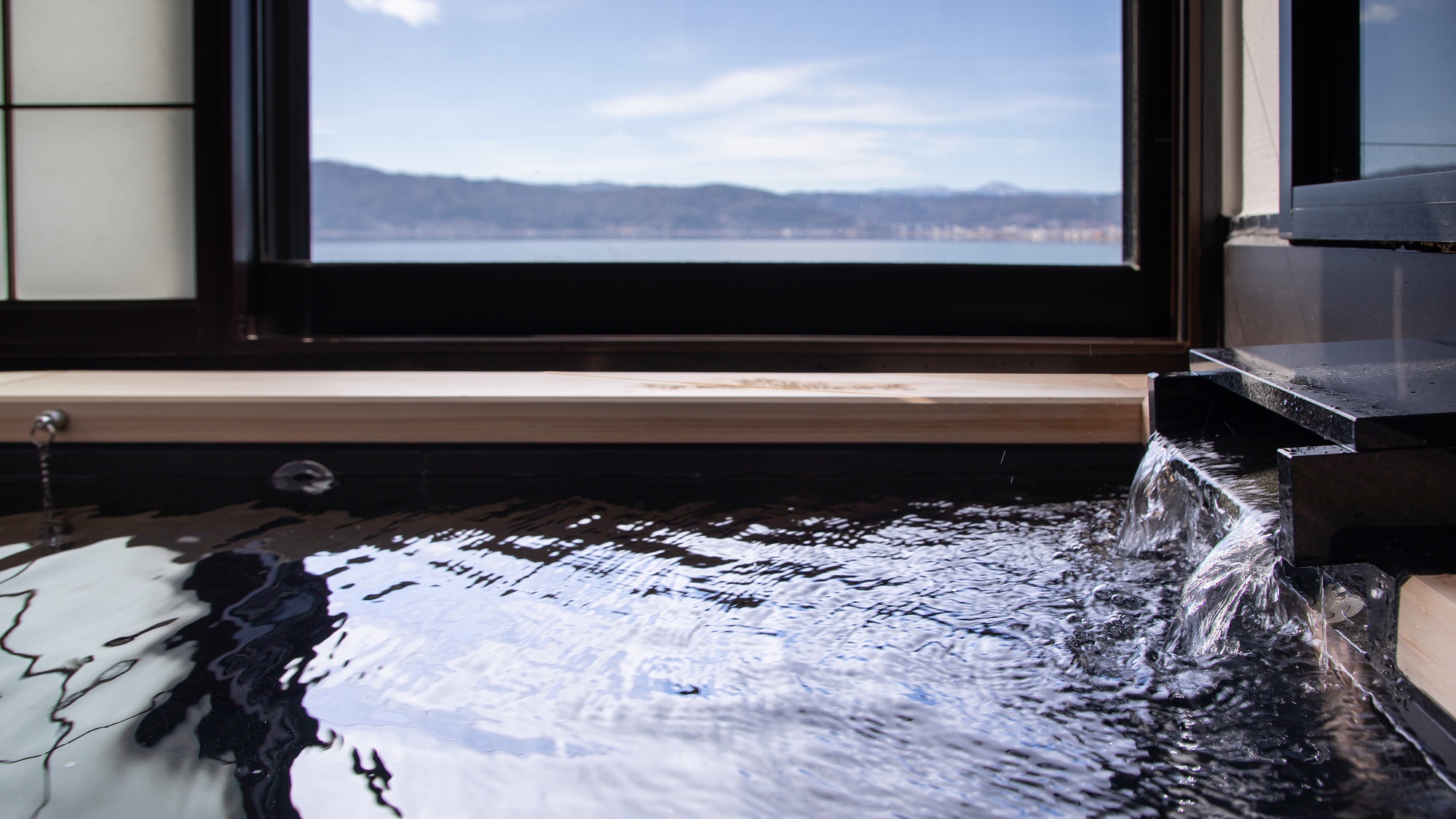 2025年客室露天風呂リニューアル。諏訪湖の眺望はそのままに、より快適な空間へ【スタンダードタイプ】