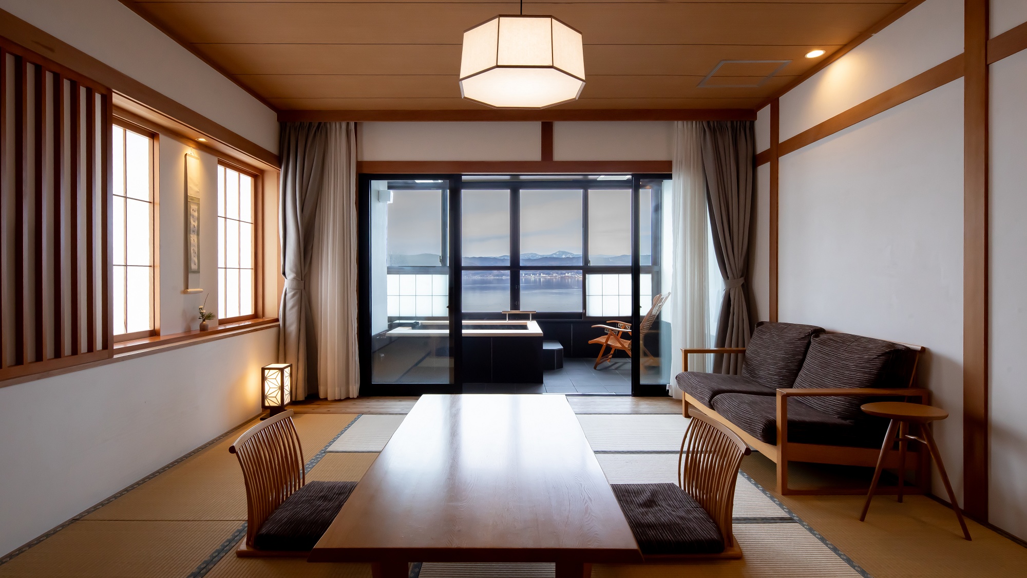 2025年12月客室露天風呂リニューアル。諏訪湖の眺望はそのままに、より快適な空間へ【ワイドタイプ】