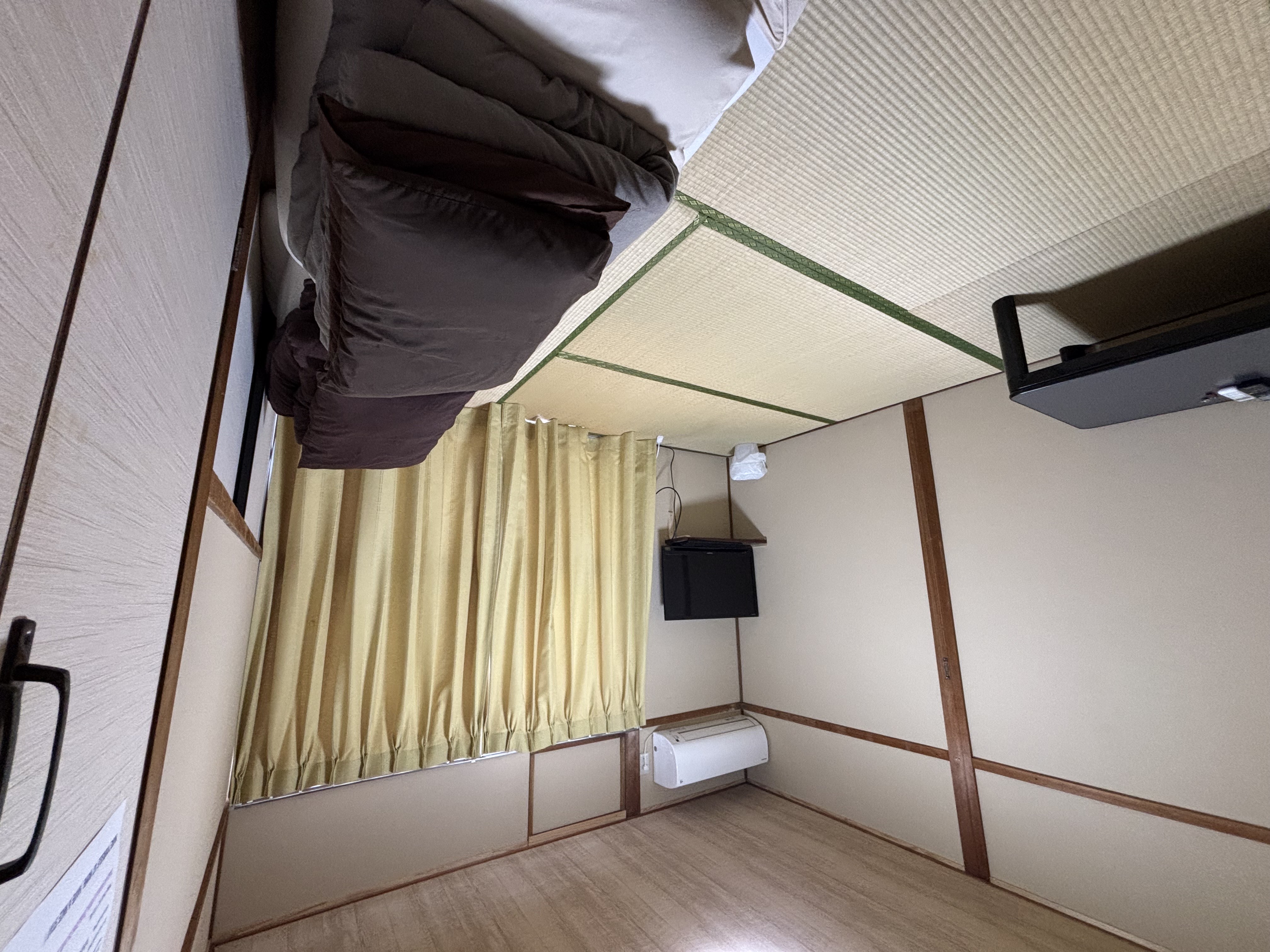 個室（208号室）