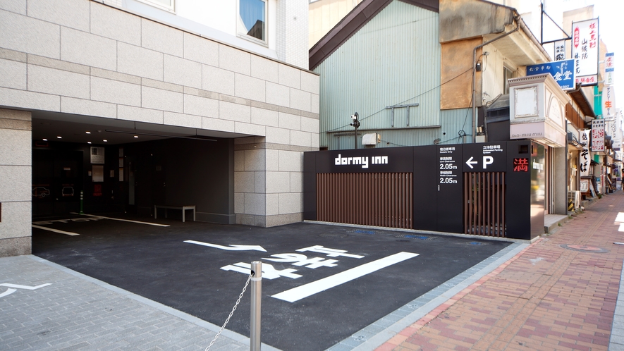 ◆ホテル内機械式立体駐車場 入口