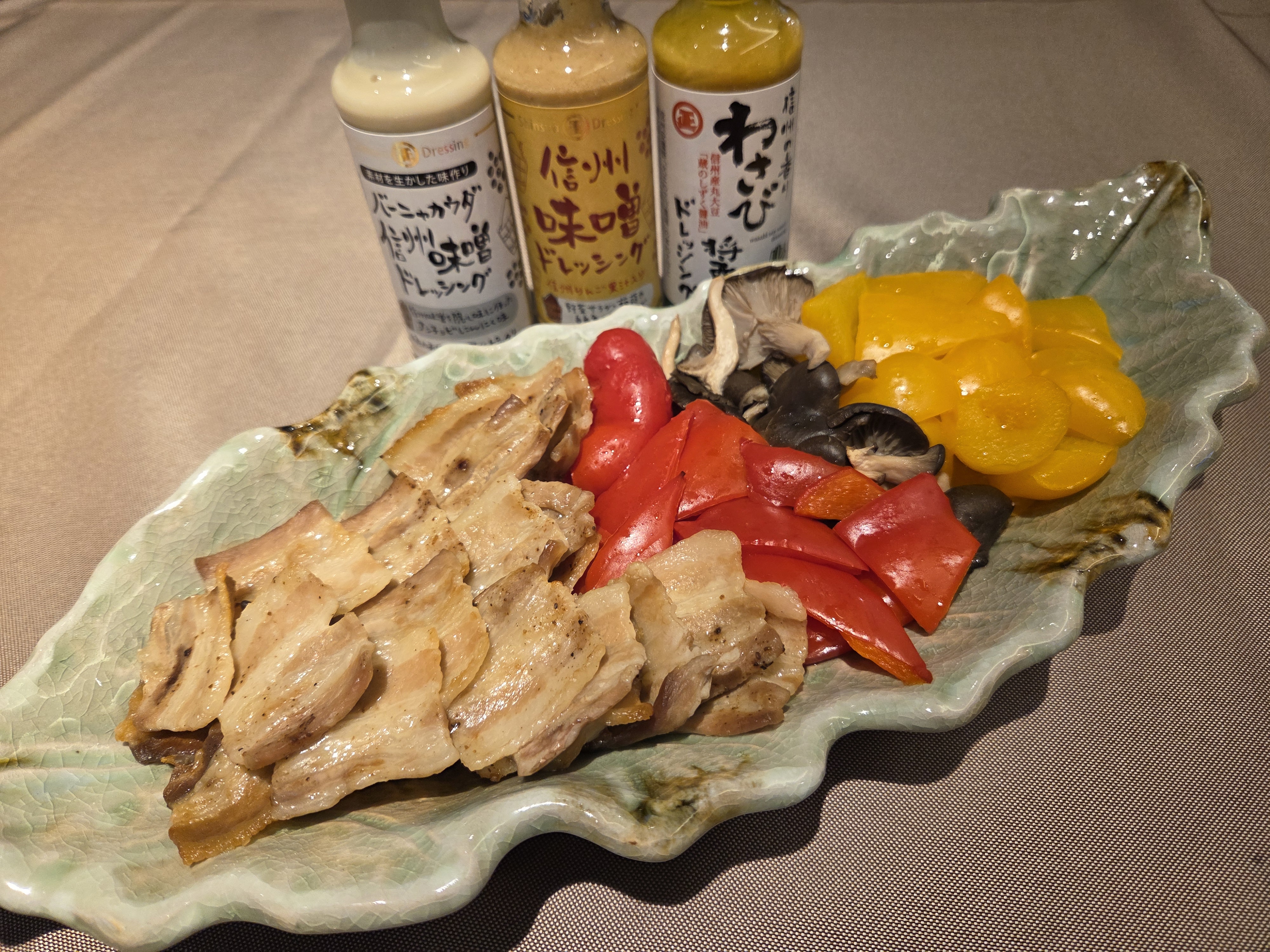 ■ご当地逸品！長野県産豚グリルの信州ドレッシング添え