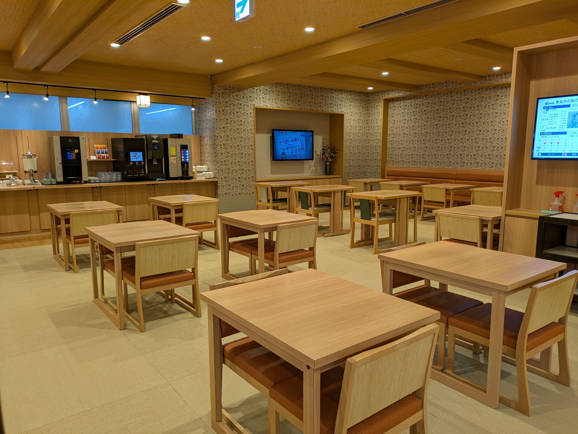 ◇2階レストラン「Hatago」