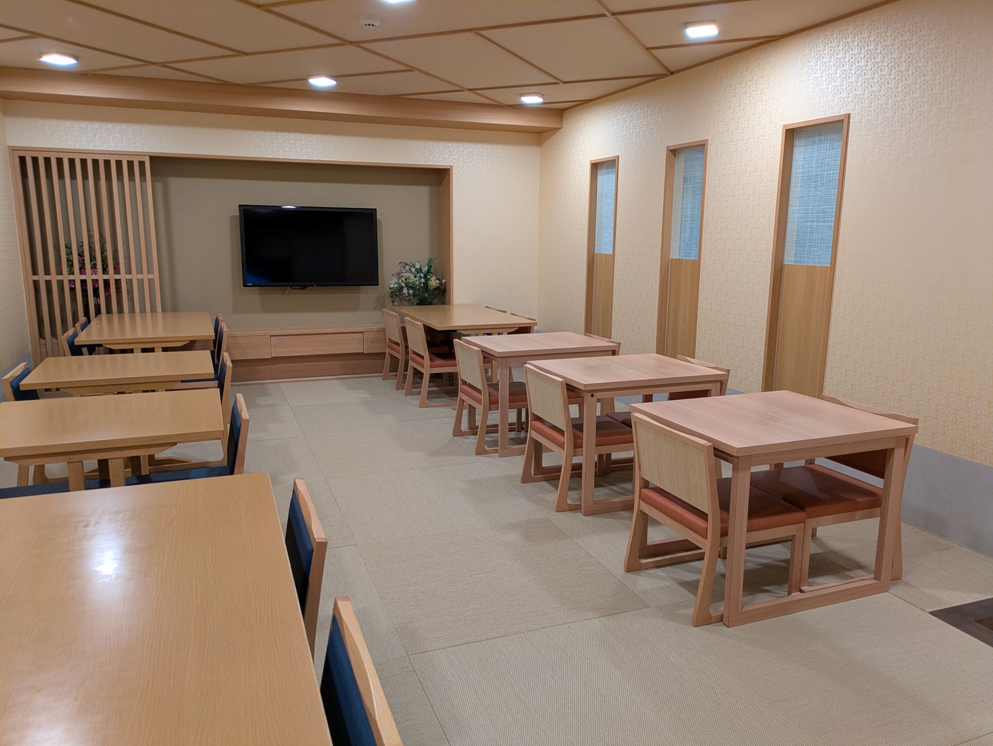 ◇2階レストラン「Hatago」