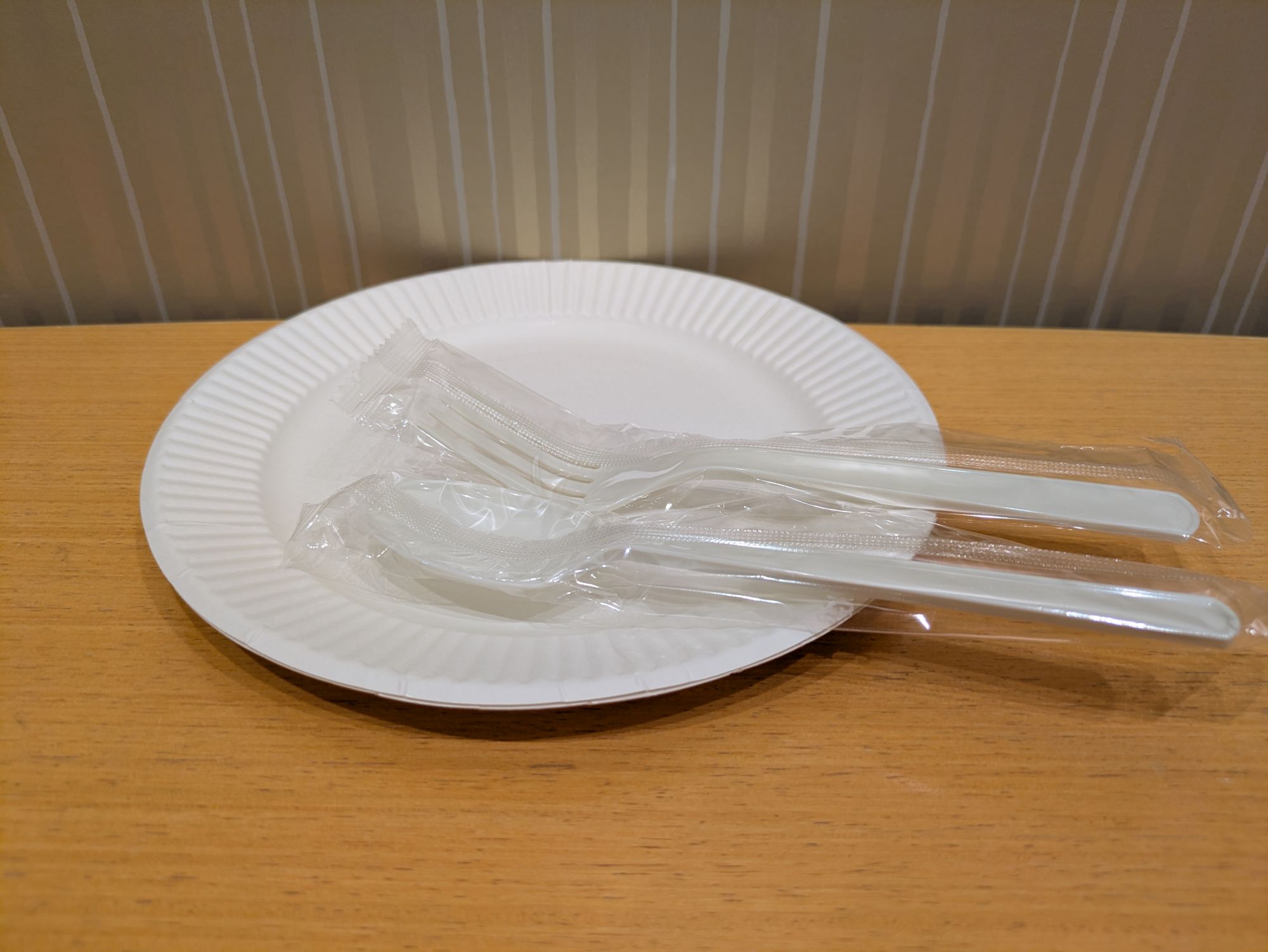 ◇使い捨て食器【紙皿・フォーク・スプーン】