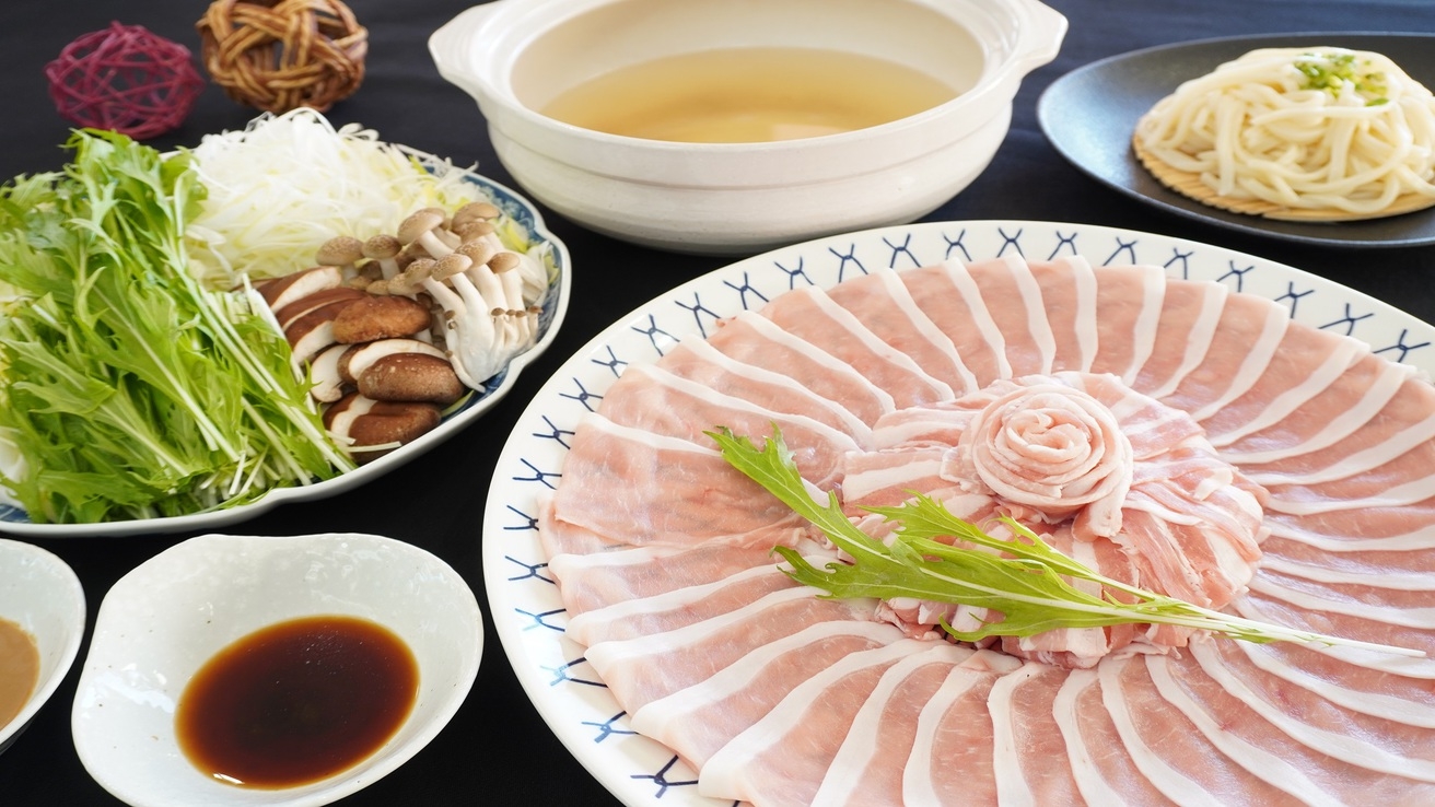 【冬季限定／夕食鍋付】「道産豚肉のしゃぶしゃぶ鍋」と「薬膳鍋」をチョイス！コテージで鍋プラン♪