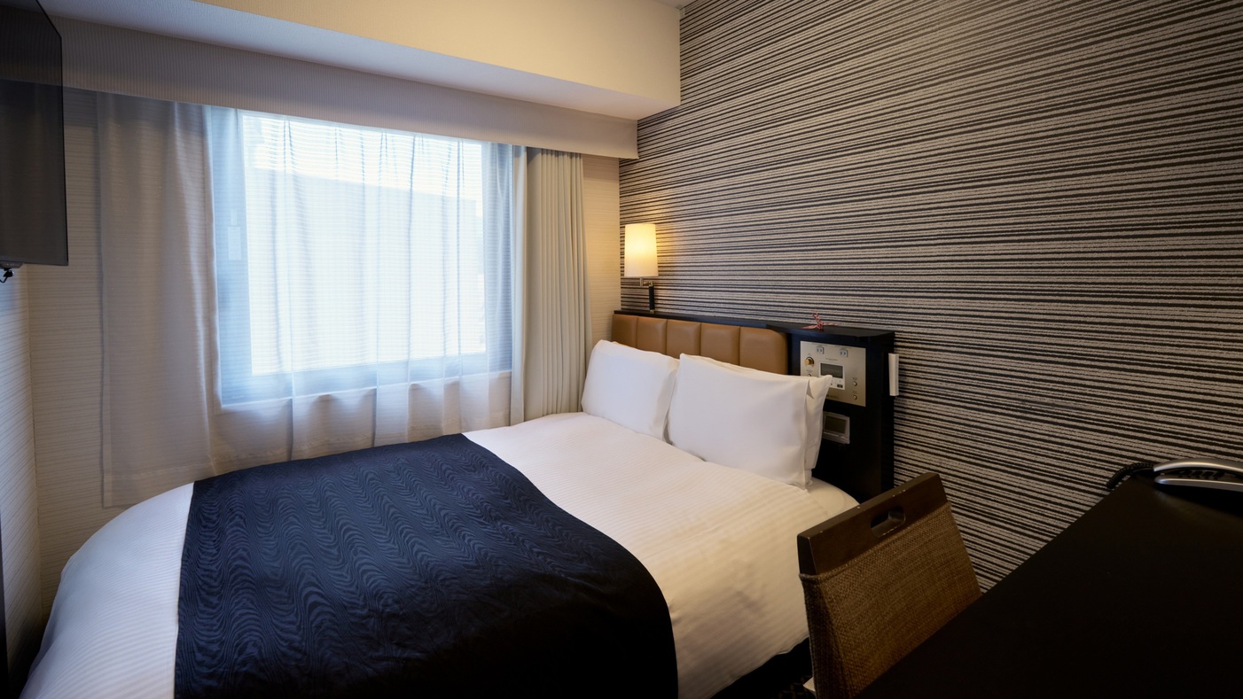 ダブルルーム（11㎡／ベッド幅140cm）