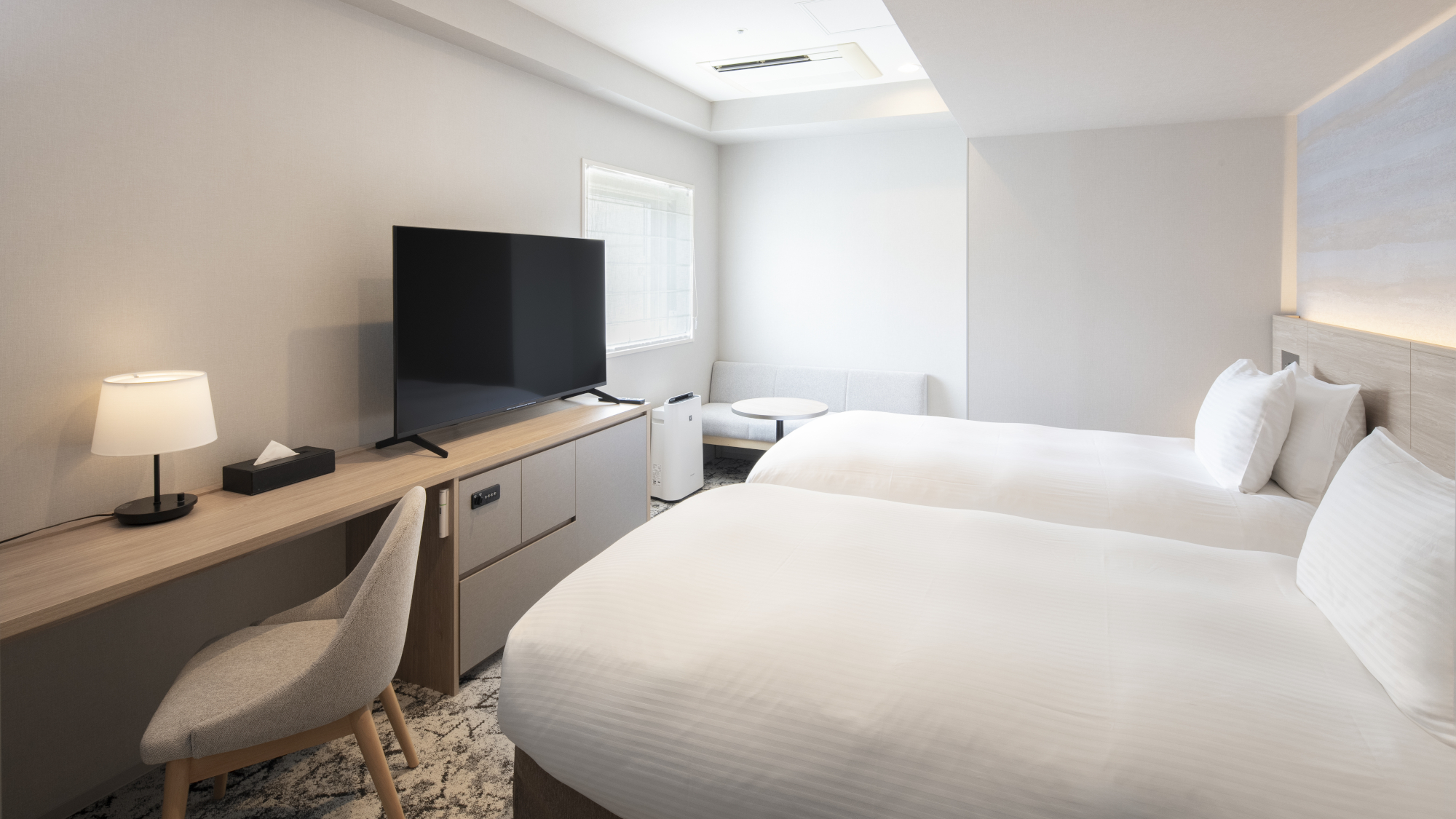 【2025年5月改装】デラックスツイン／25㎡の洋室ツインベッドルームです。バス・トイレ別。