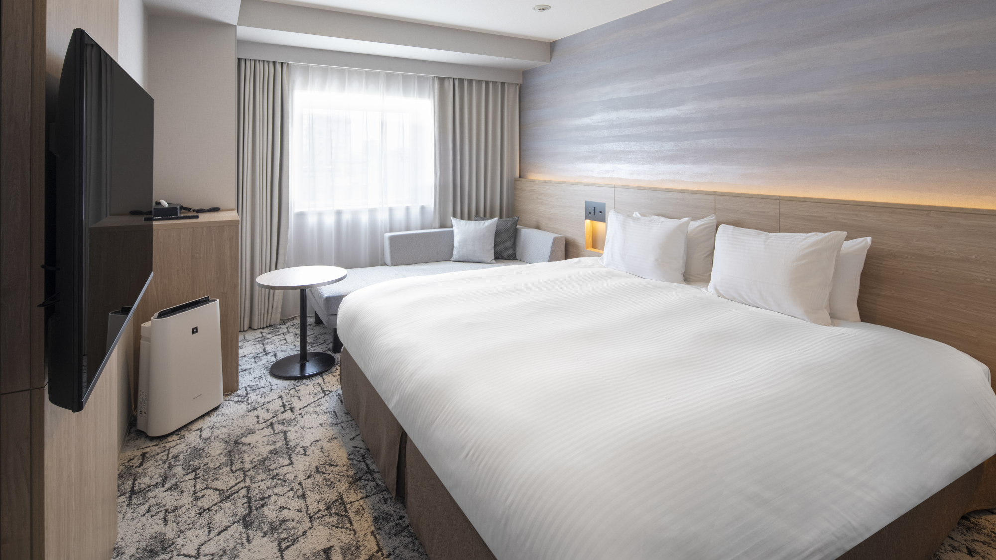 【2025年5月改装】スーペリアキング／23㎡の洋室キングサイズベッドです。