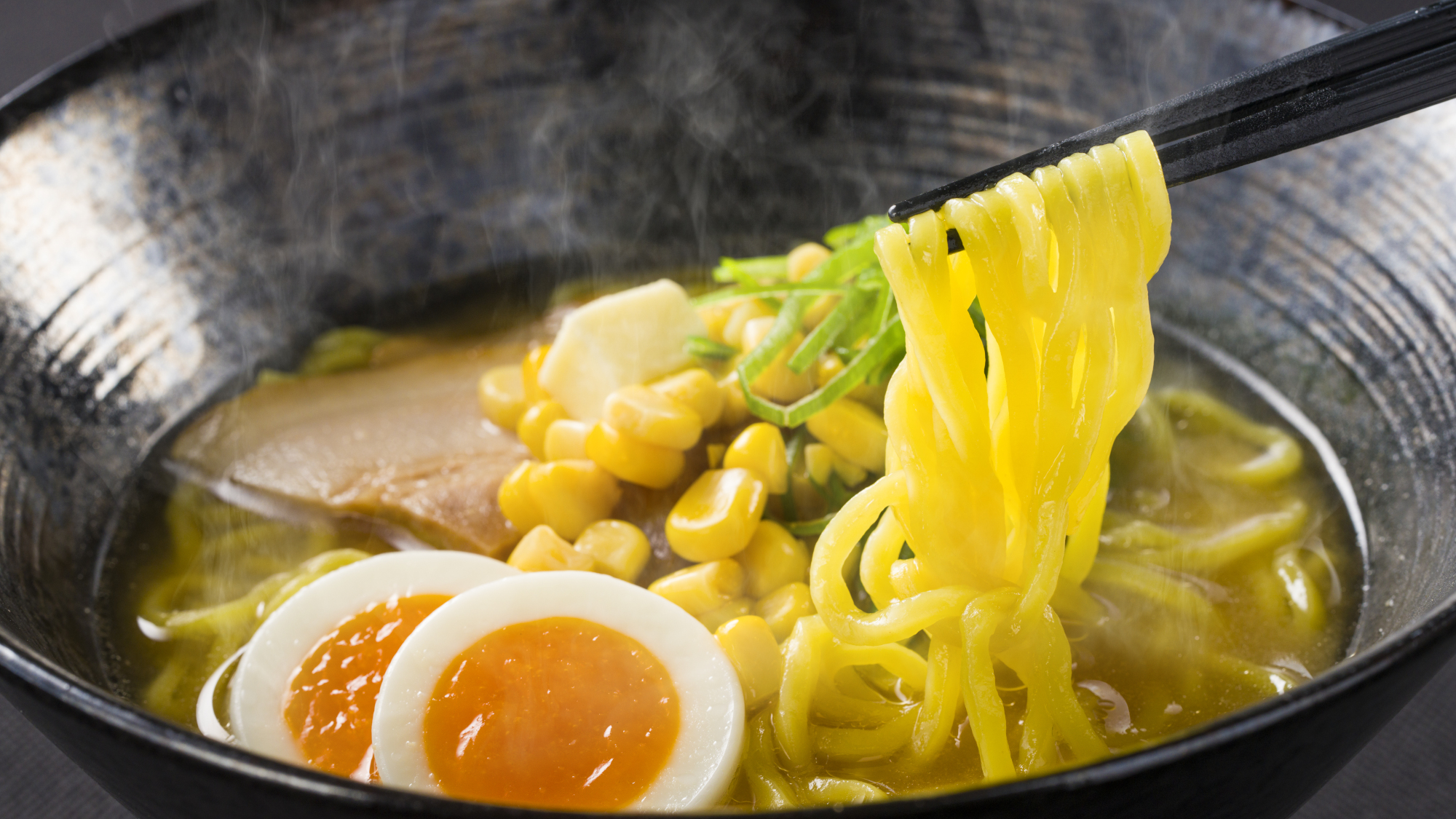 【Northern Kitchen】まろやかスープにちぢれ麺が絡み合う