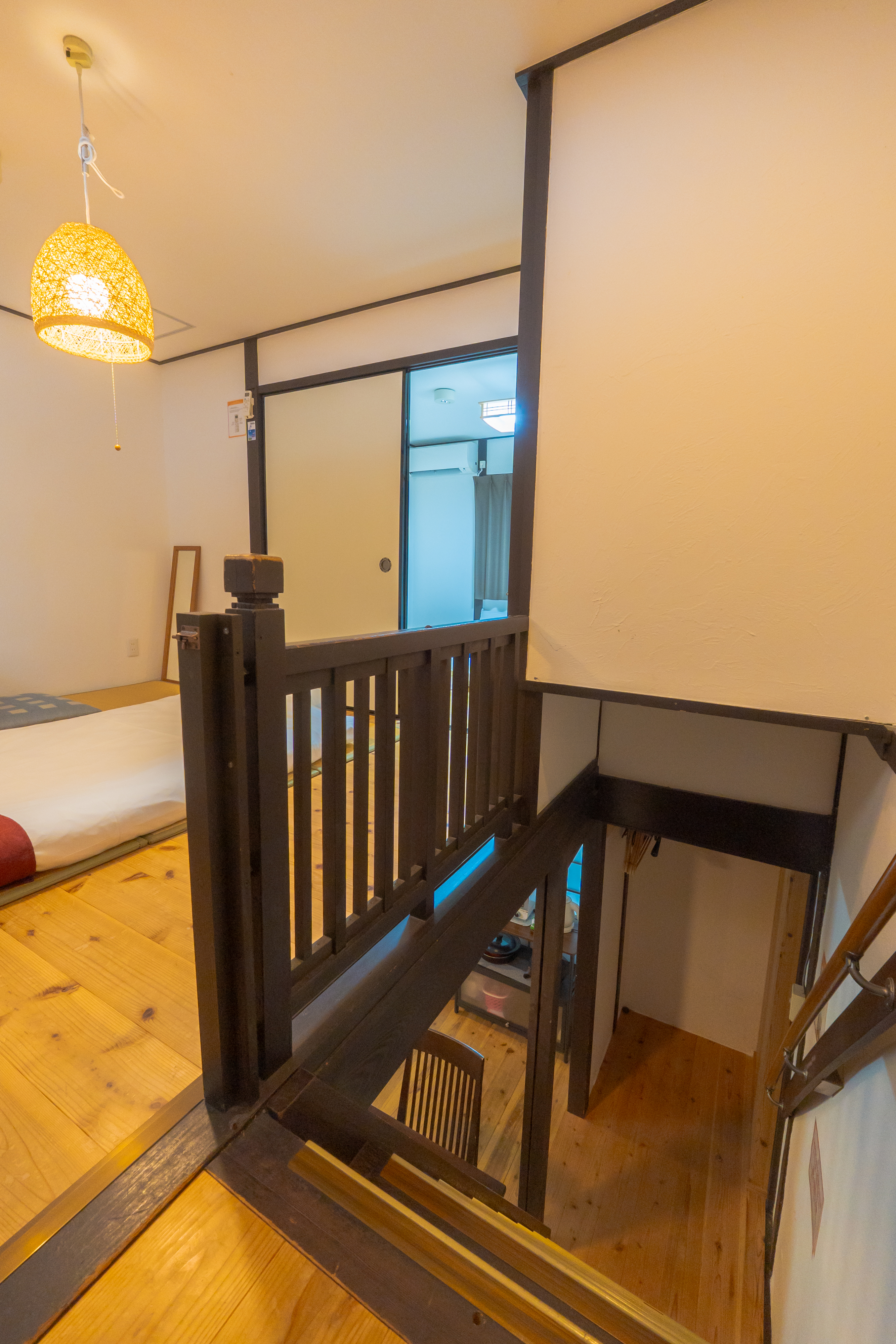 京町家ならではの、昔ながらの急な階段