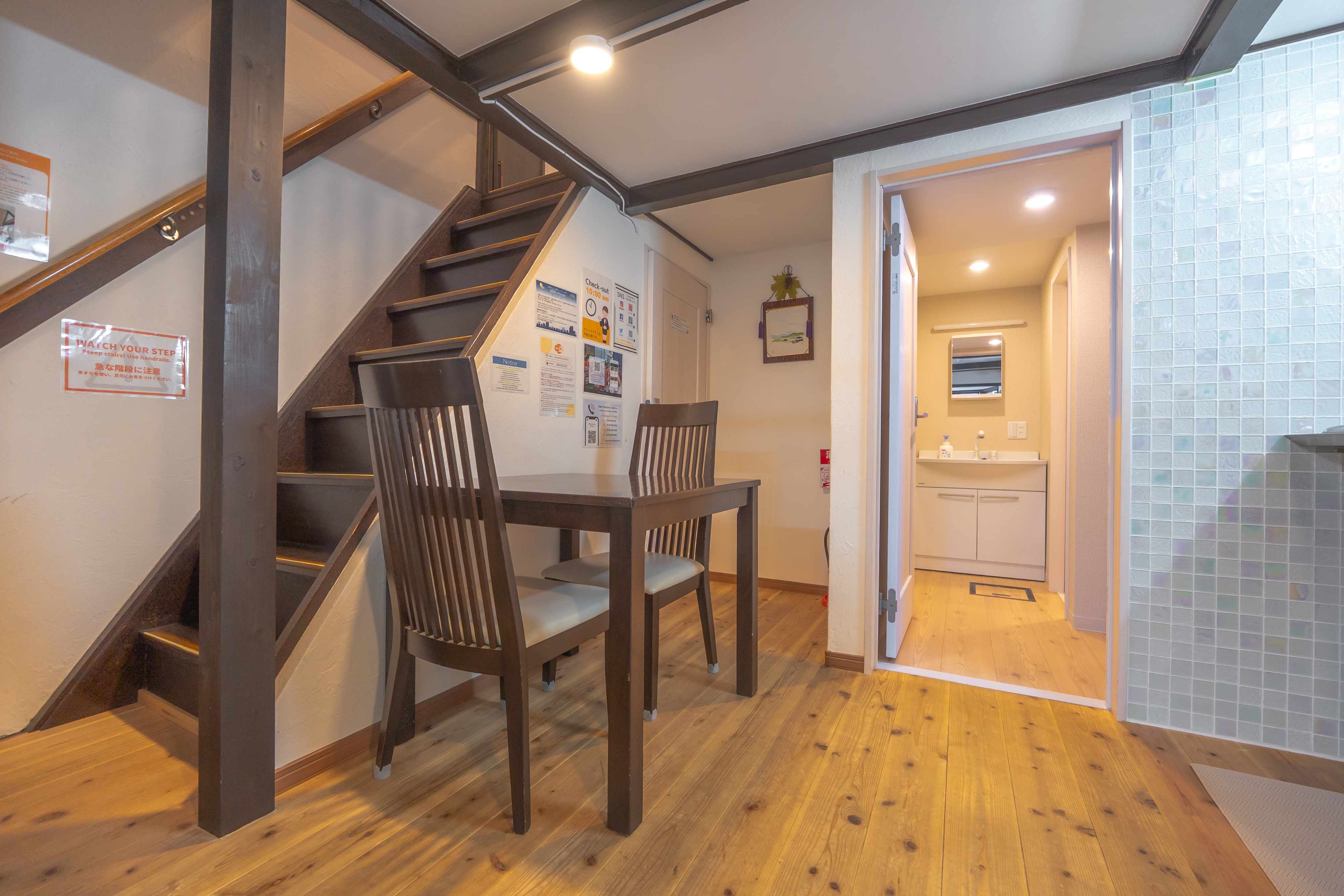 コンパクトながら、必要な設備がすべて揃った機能的な1階フロア。