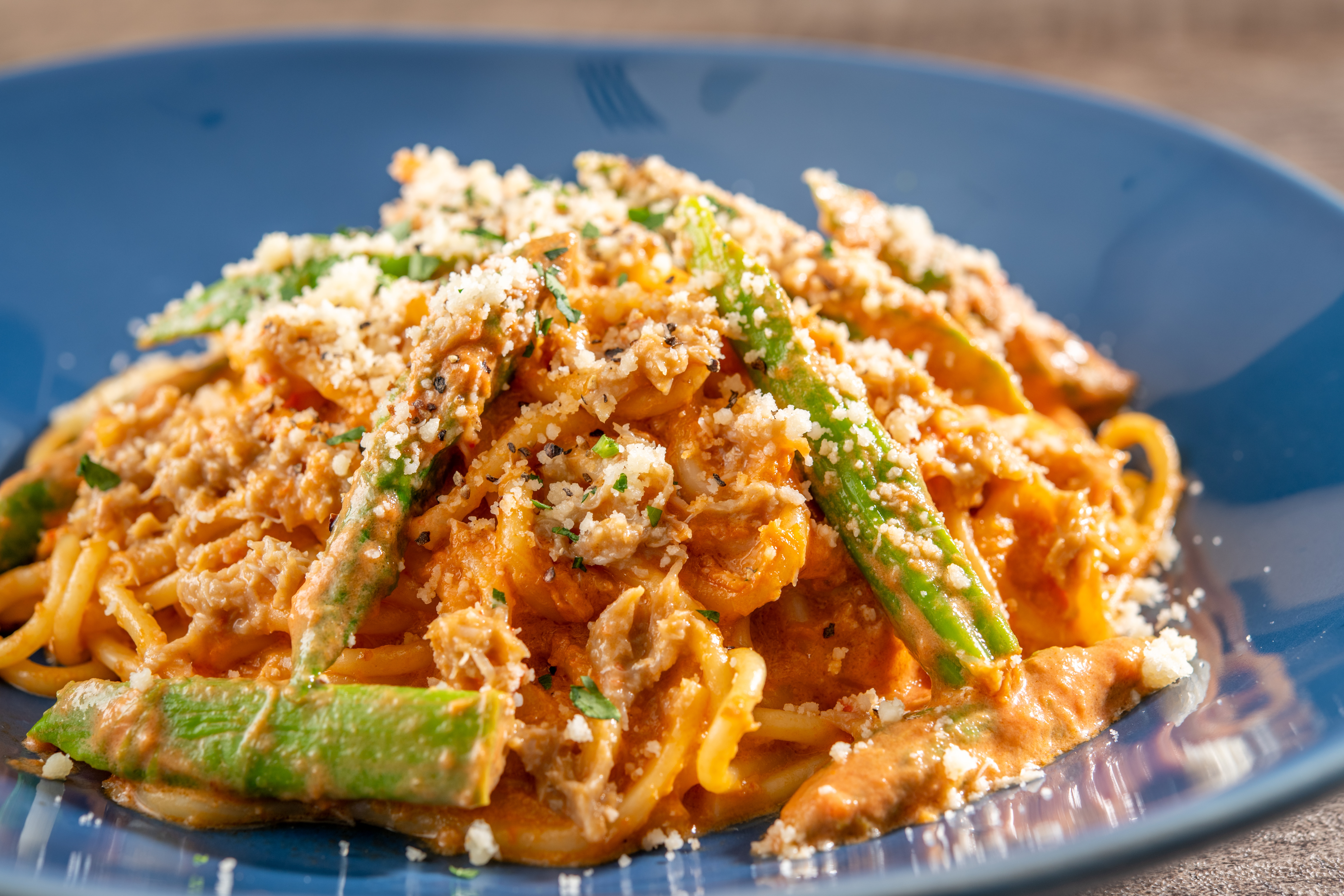 ランチ/ズワイガニとアスパラガスのトマトクリームソース