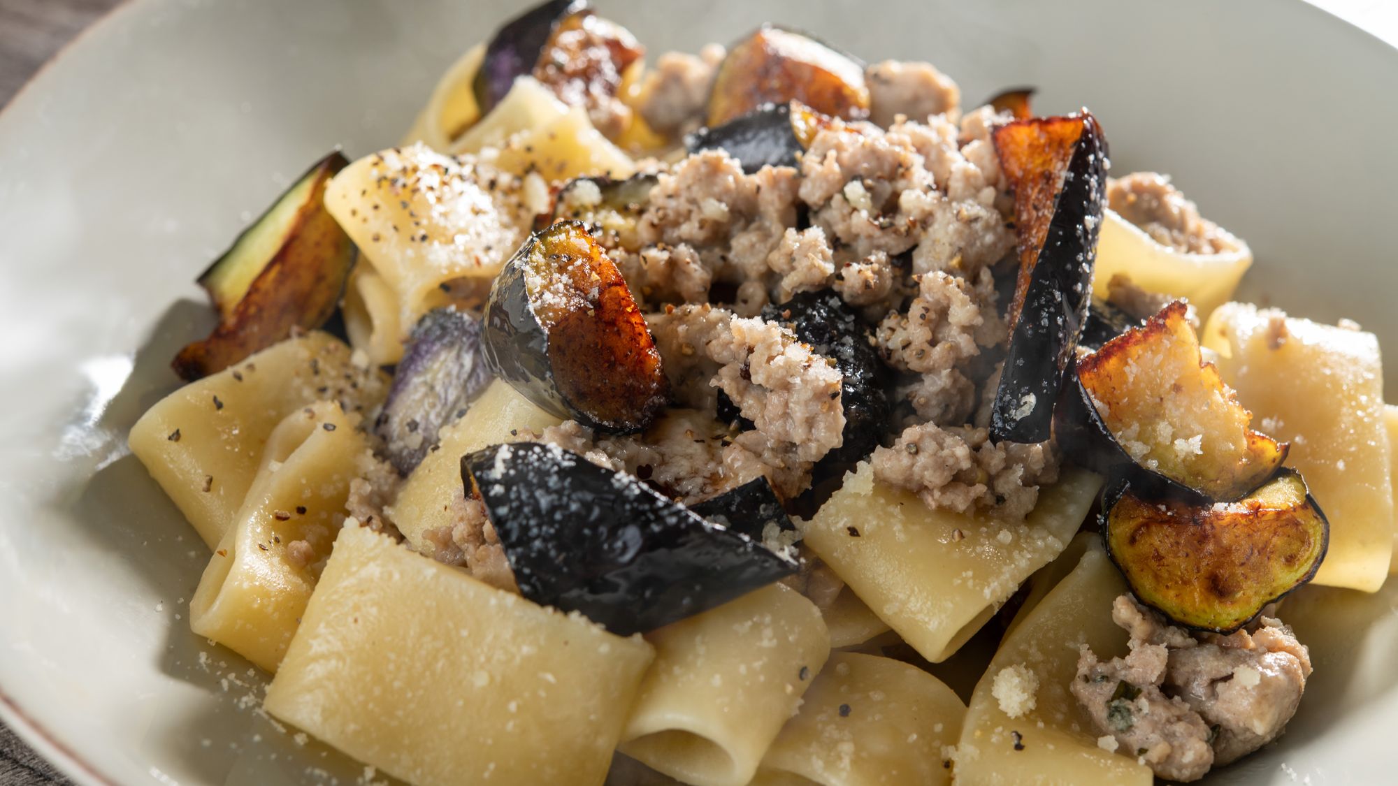 ランチ／揚げ茄子と仔羊のサルシッチャのペペロンチーノ