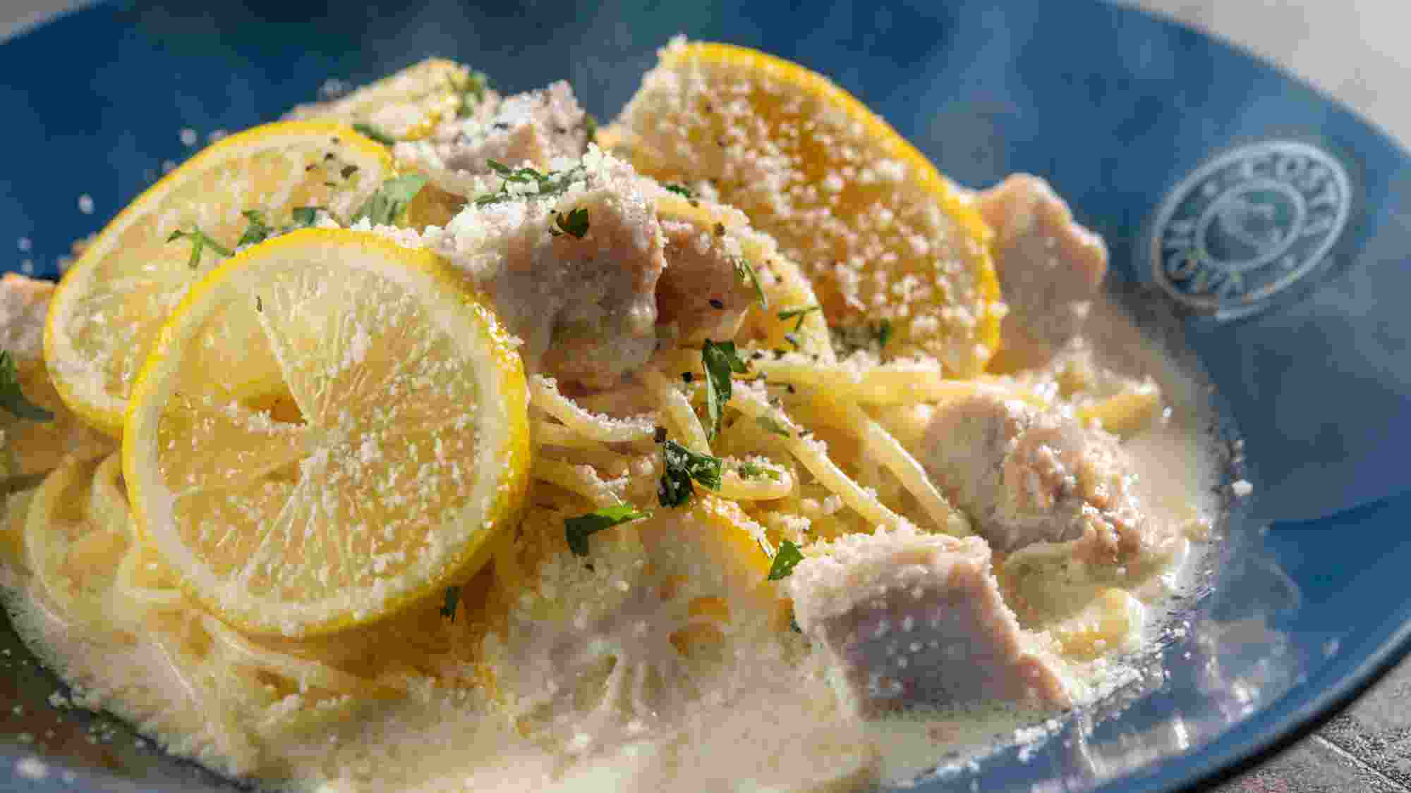 ランチ/ローストチキンと瀬戸内レモンのクリームソース