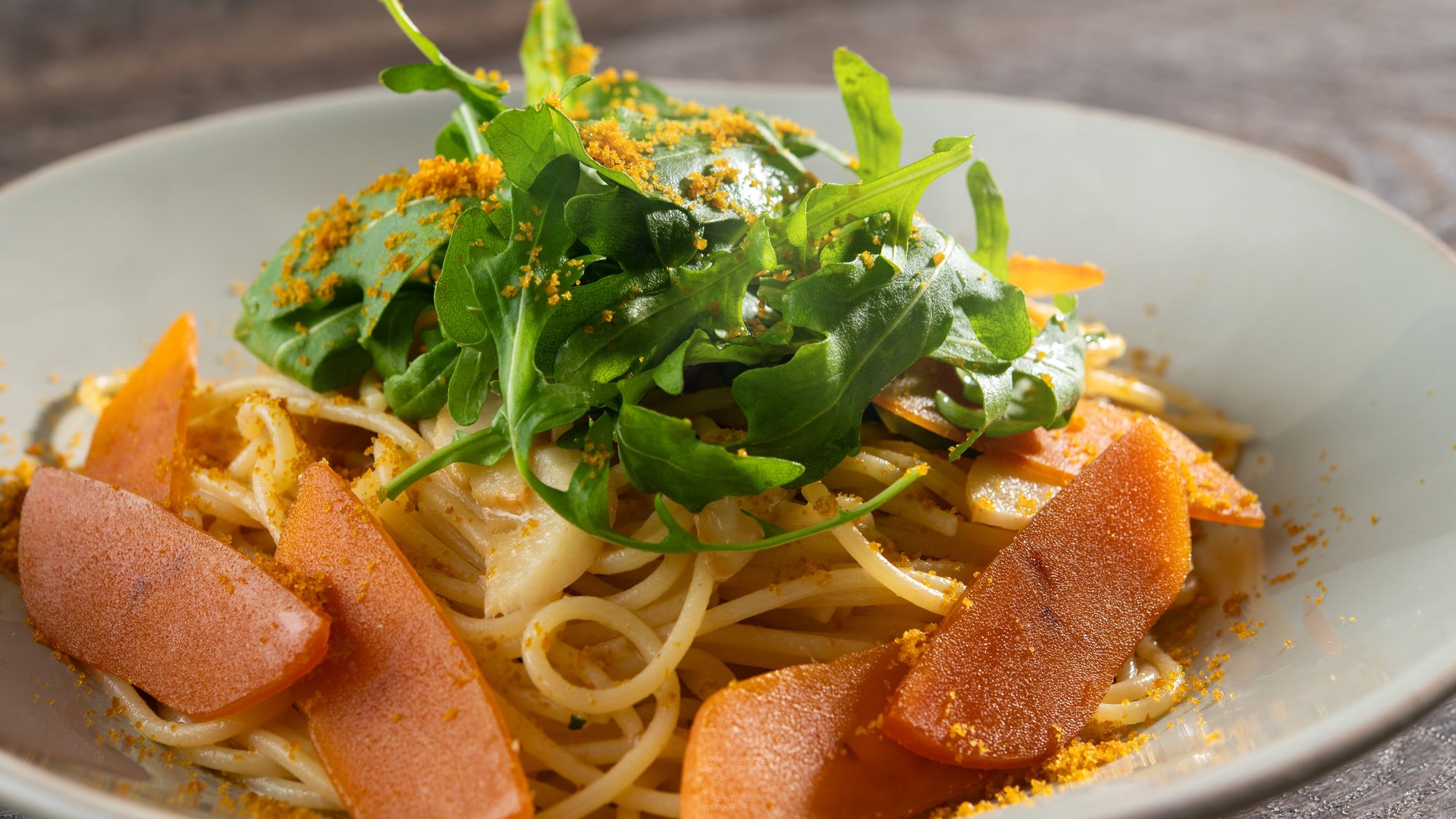 ランチ／スパゲティペペロンチーノ からすみとルーコラ添え