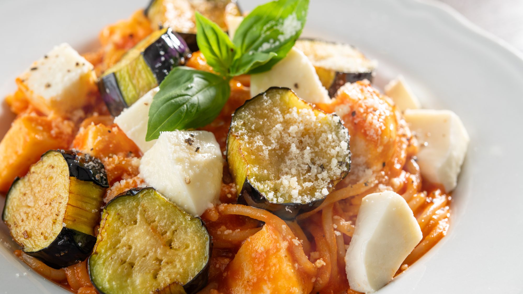 ランチ／揚げ茄子とモッツァレラチーズのトマトソーススパゲティ