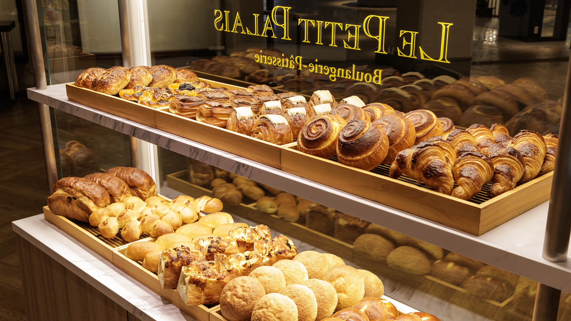 SHOP 1F / ブーランジェリー＆パティスリー ル プティパレ