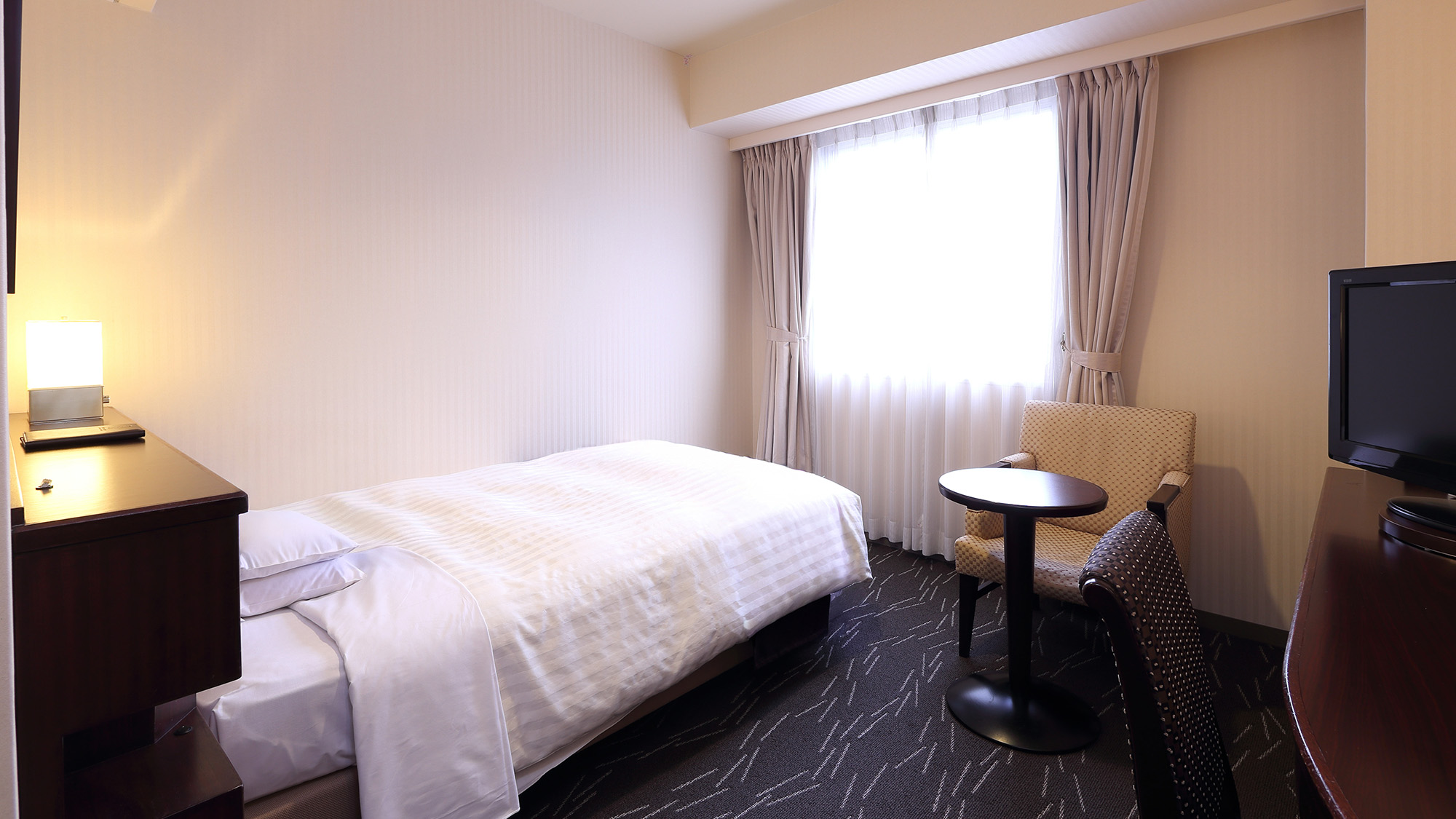 SINGLE / スタンダード シングル -17㎡- (ベッド幅: 140cm×205cm 1台)