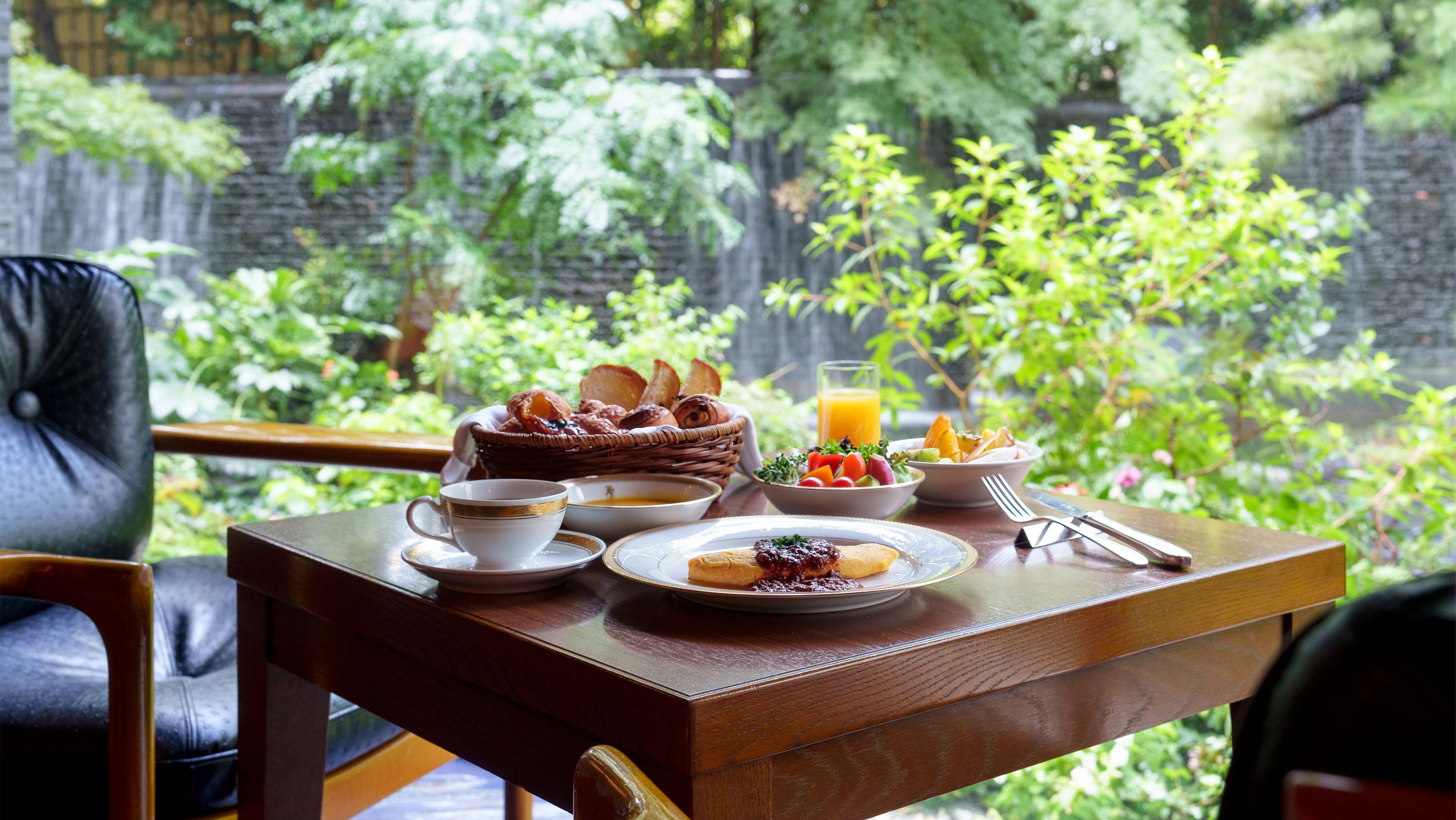 BREAK FAST / 庭園を眺めながら朝のひとときをお過ごしください（イメージ）