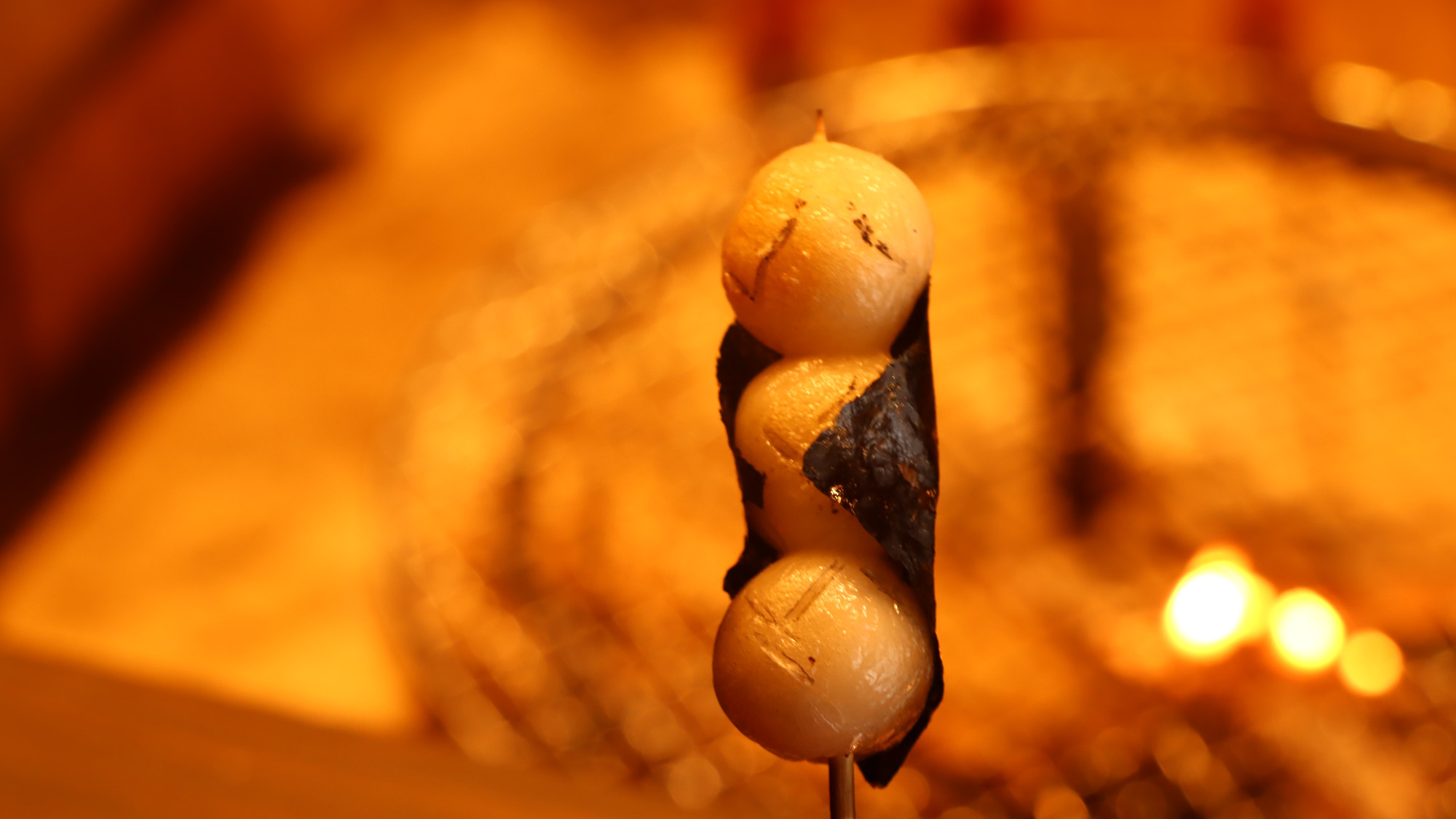 〇ウェルカム団子〇海苔を巻いてお醤油をつけて・・・最高の食べ方です♪