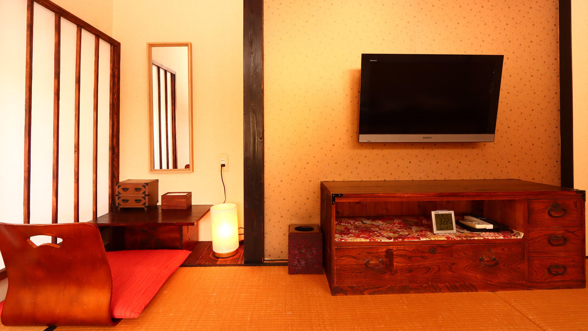 ●輝の間●壁掛けのTVも設置していますので、お部屋でゆっくり過ごせます。