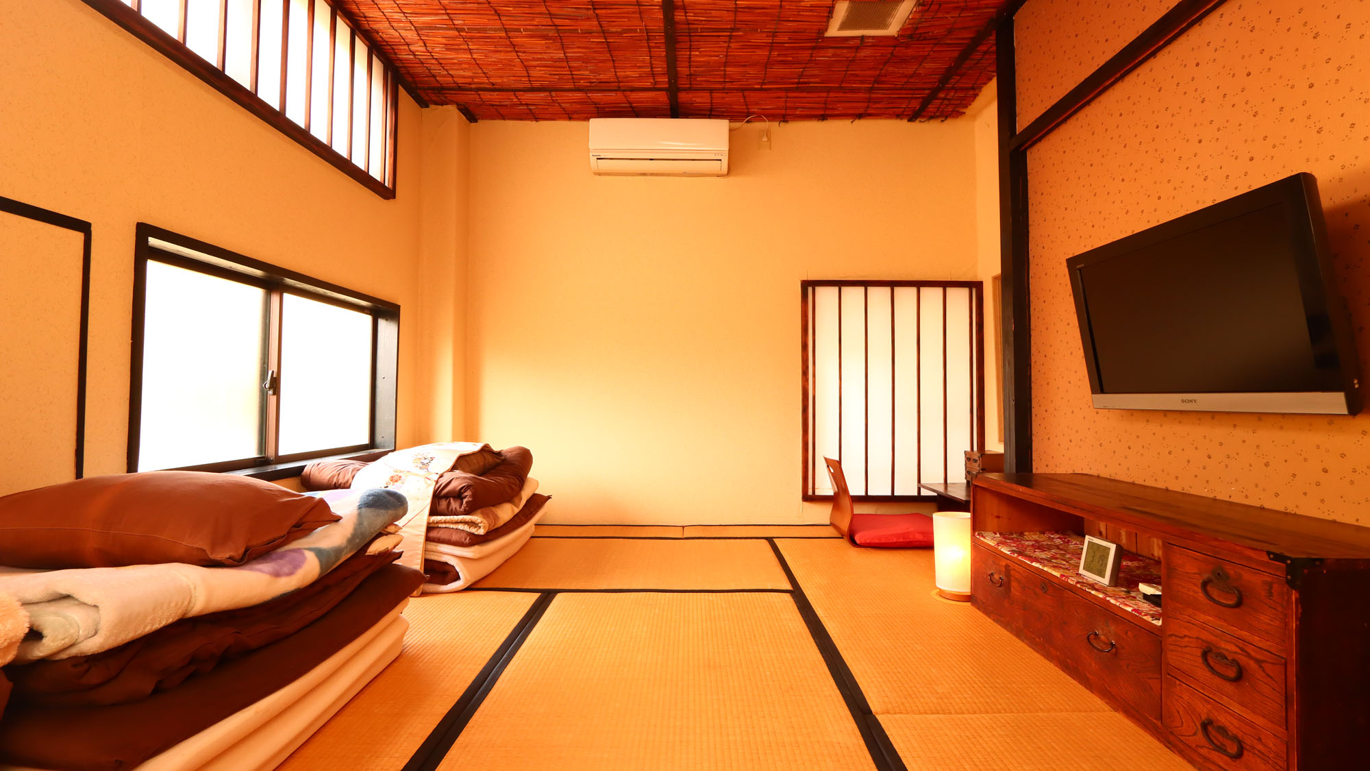 ●輝の間●一棟貸しの寝室兼寛ぎ部屋です。化粧台もあり、女性にも優しい造りです♪